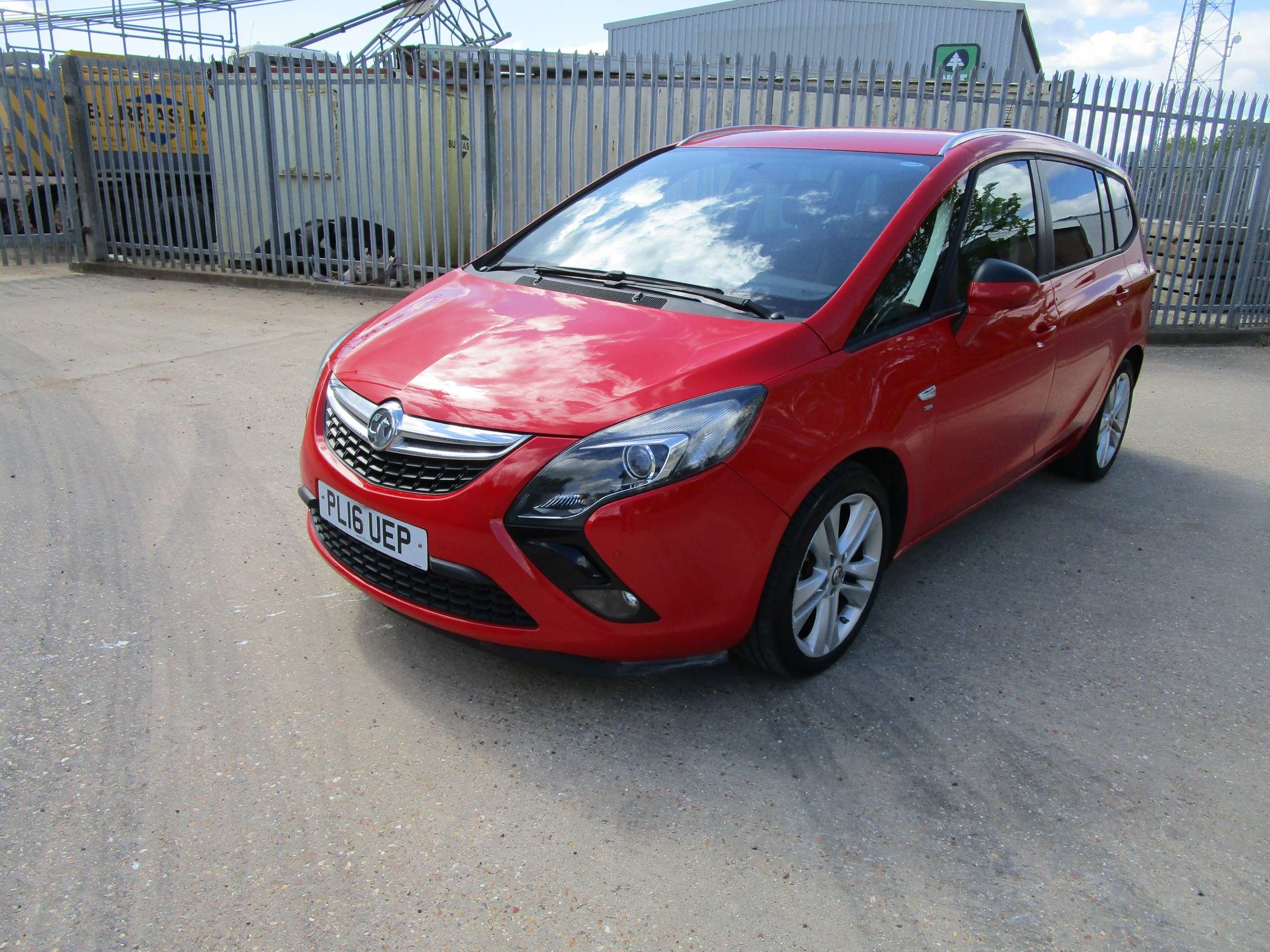 A 2016 VAUXHALL ZAFIRA TOURER 1.4i Turbo SRi MPV 5dr Petrol Manual Euro 6 (140 ps) A 2016 VAUXHALL ZAFIRA TOURER 1.4i Turbo SRi MPV 5dr Petrol Manual Euro 6 (140 ps)