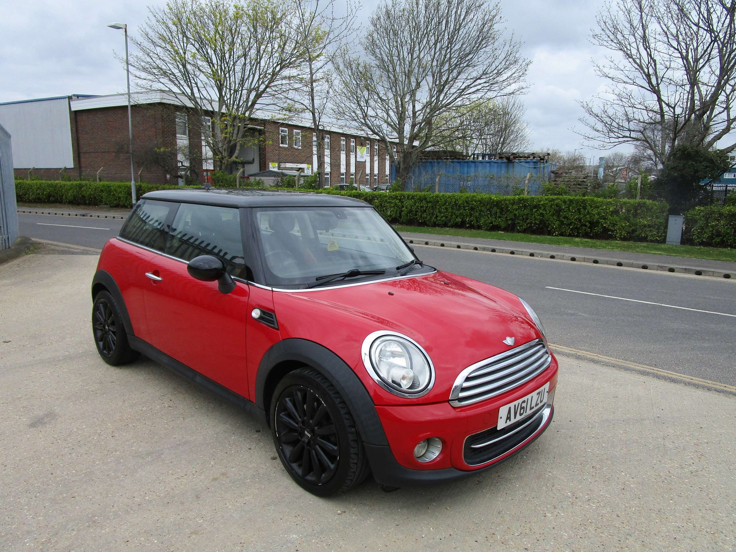 A 2011 MINI HATCH 1.6 Cooper Hatchback 3dr Petrol Manual Euro 5 (s/s) (122 ps) A 2011 MINI HATCH 1.6 Cooper Hatchback 3dr Petrol Manual Euro 5 (s/s) (122 ps)