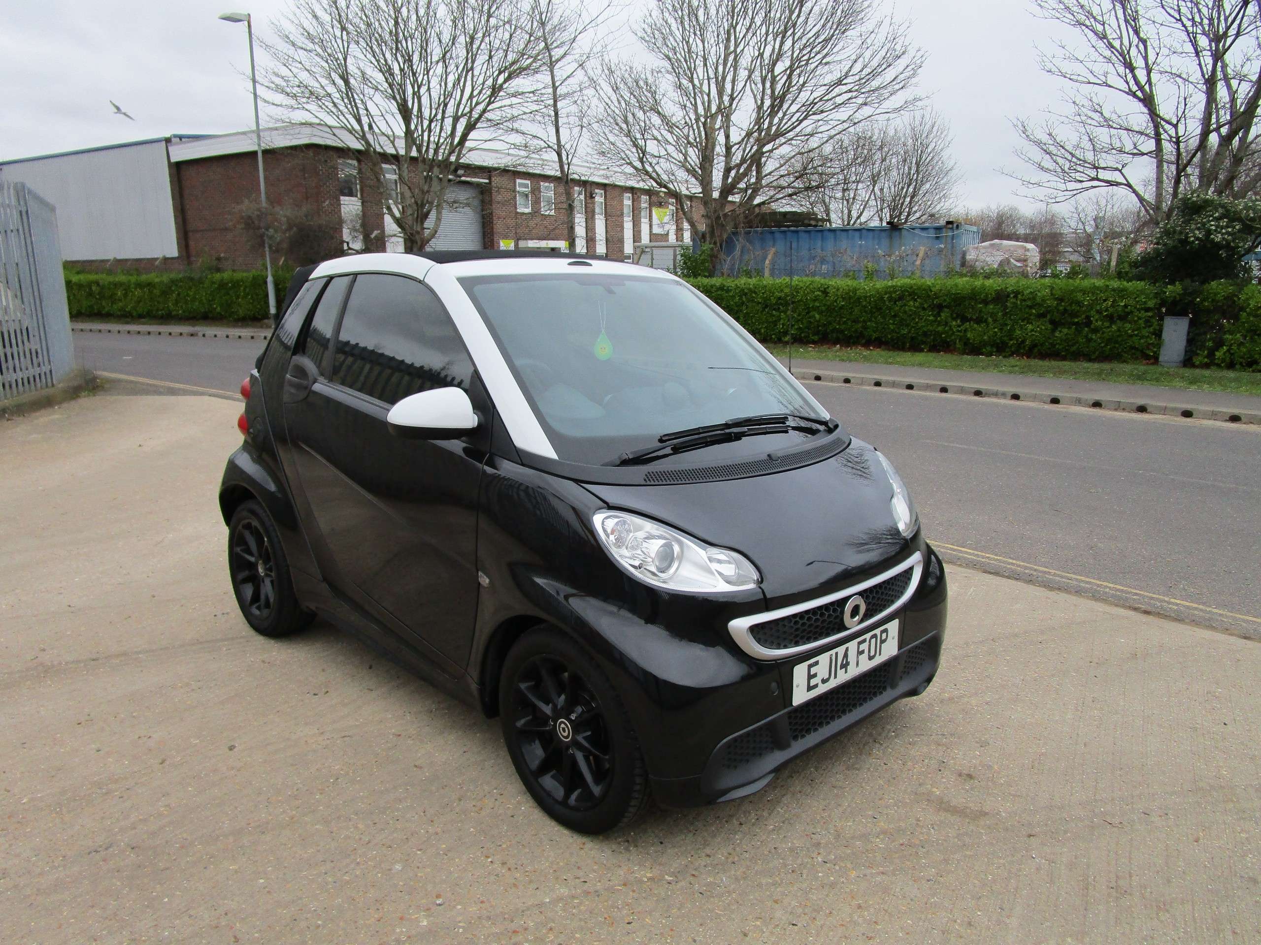 A 2014 SMART FORTWO CABRIOLET PASSION MHD 2-Door (Chain Driven 20 Road Tax) A 2014 SMART FORTWO CABRIOLET PASSION MHD 2-Door (Chain Driven 20 Road Tax)