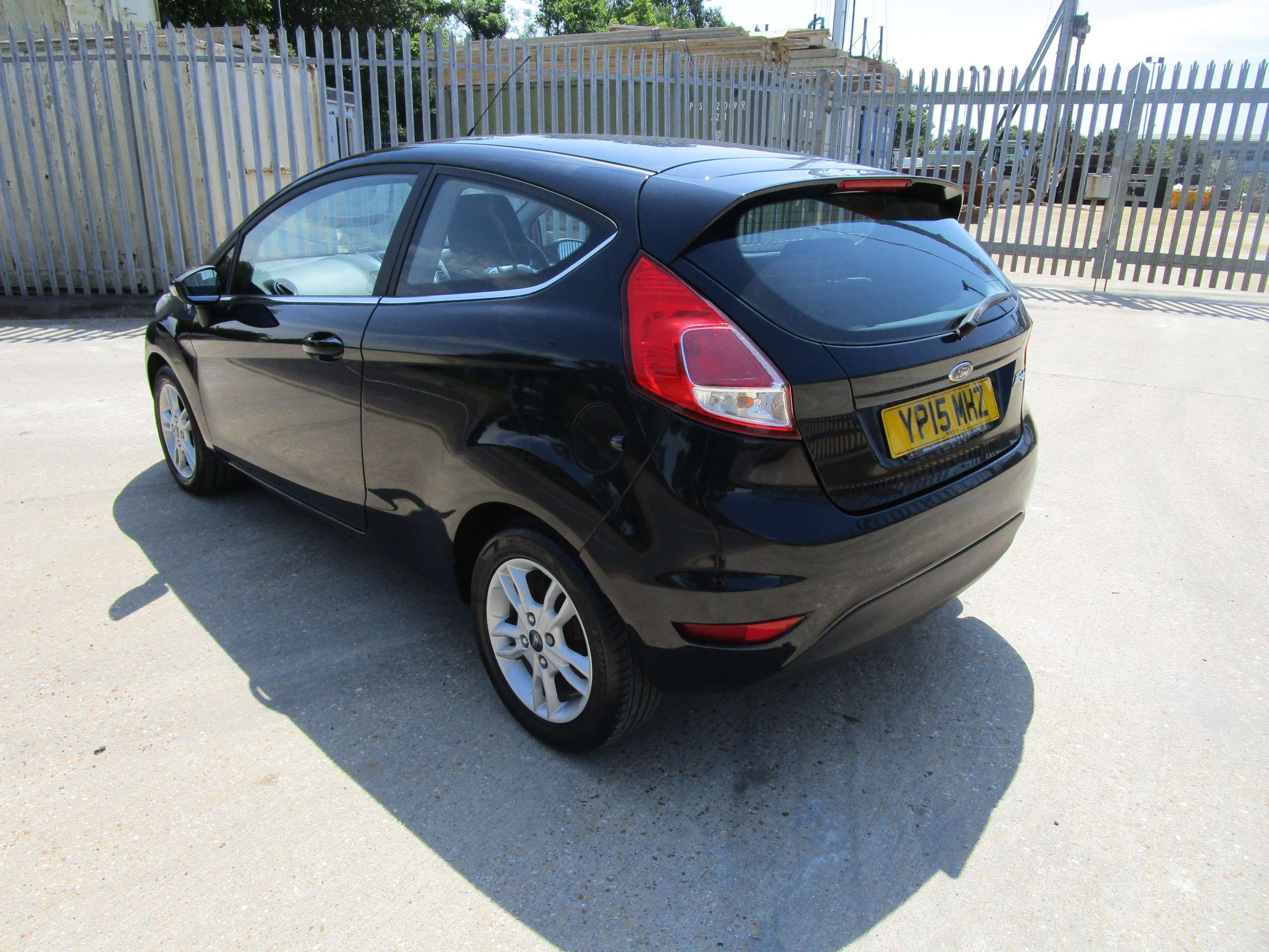 A 2015 FORD FIESTA 1.25 Zetec Hatchback 3dr Petrol Manual Euro 6 (82 ps) A 2015 FORD FIESTA 1.25 Zetec Hatchback 3dr Petrol Manual Euro 6 (82 ps)