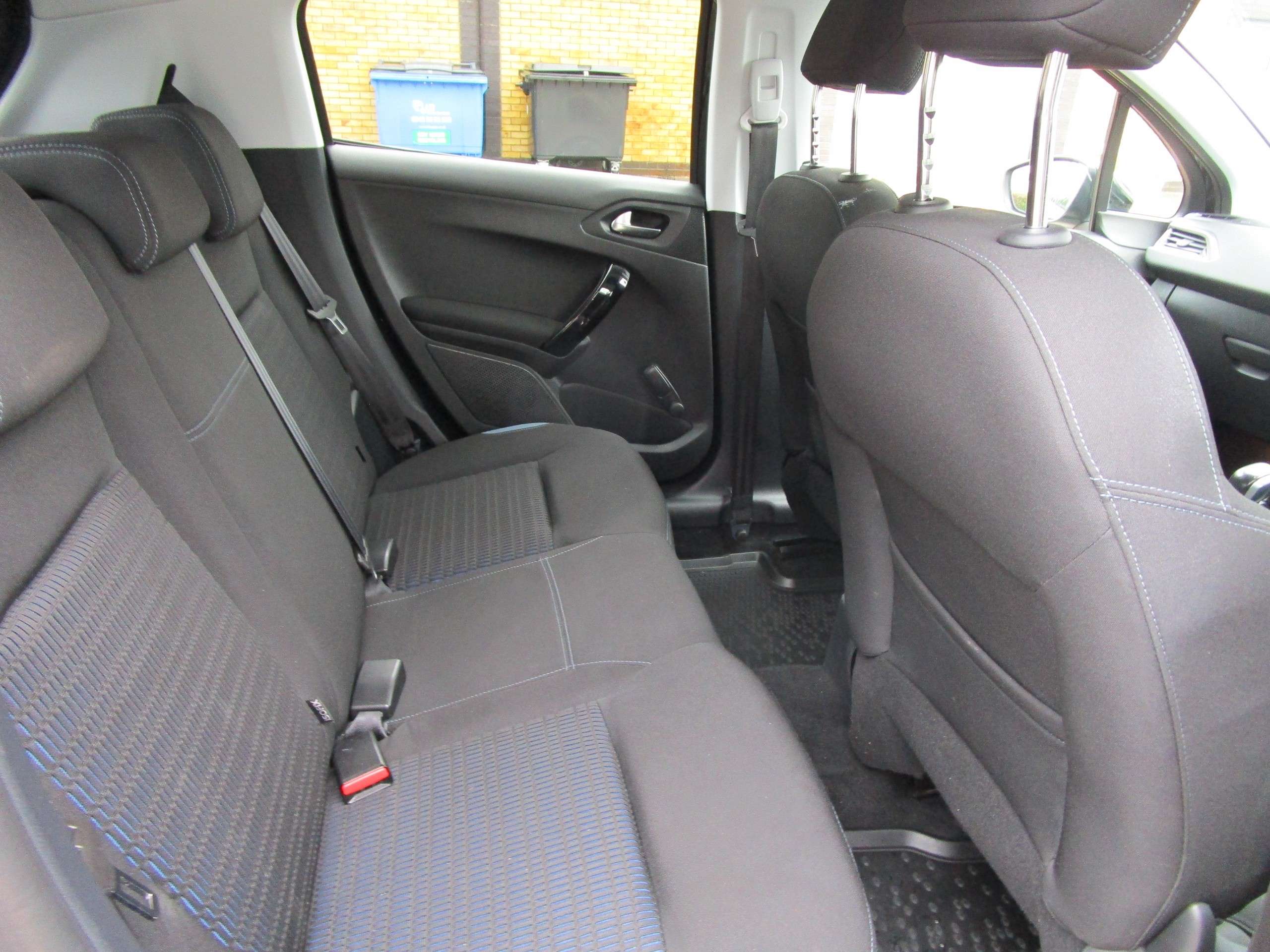 2013 PEUGEOT 208 2013 PEUGEOT 208