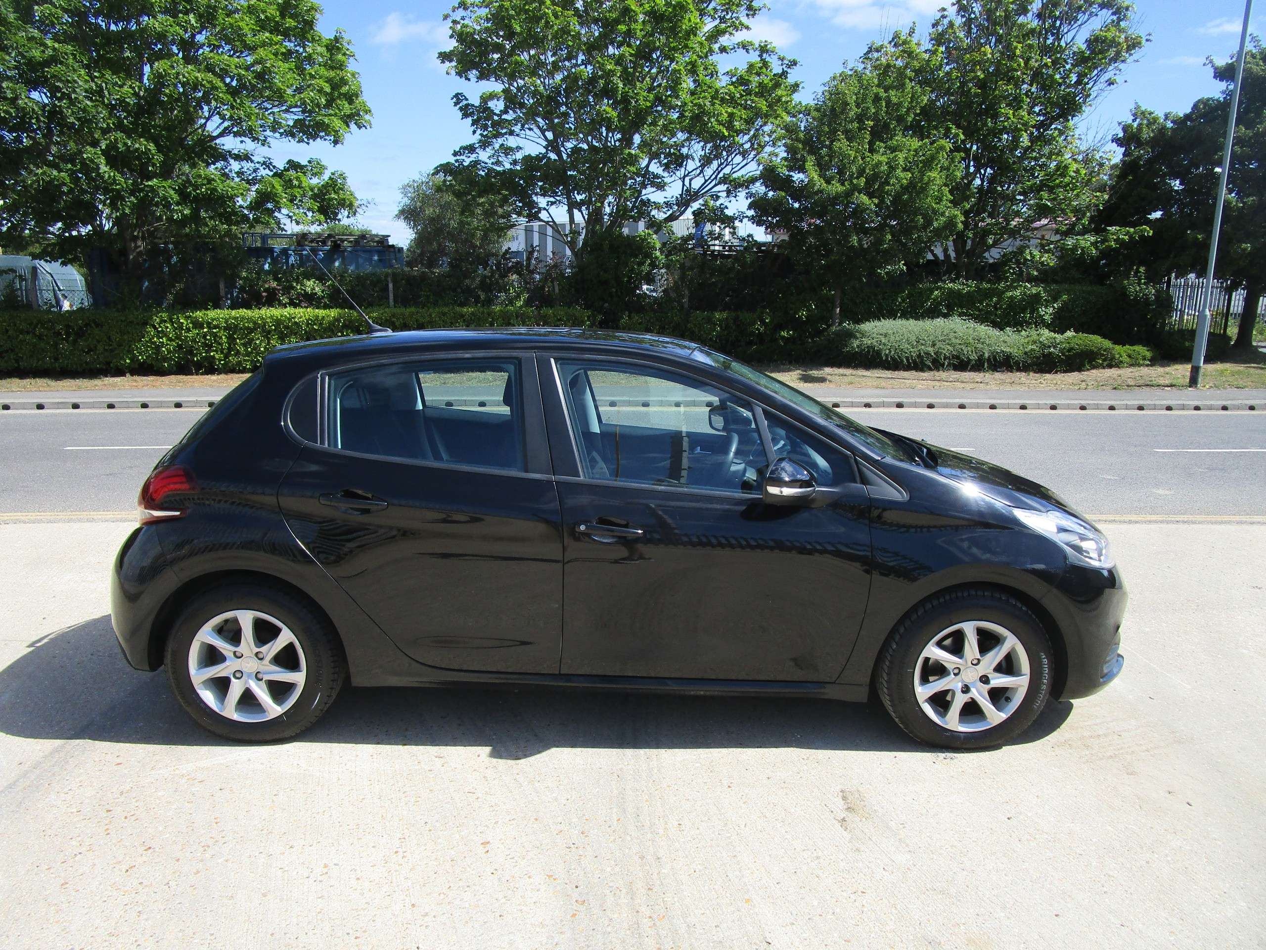 2015 PEUGEOT 208 2015 PEUGEOT 208