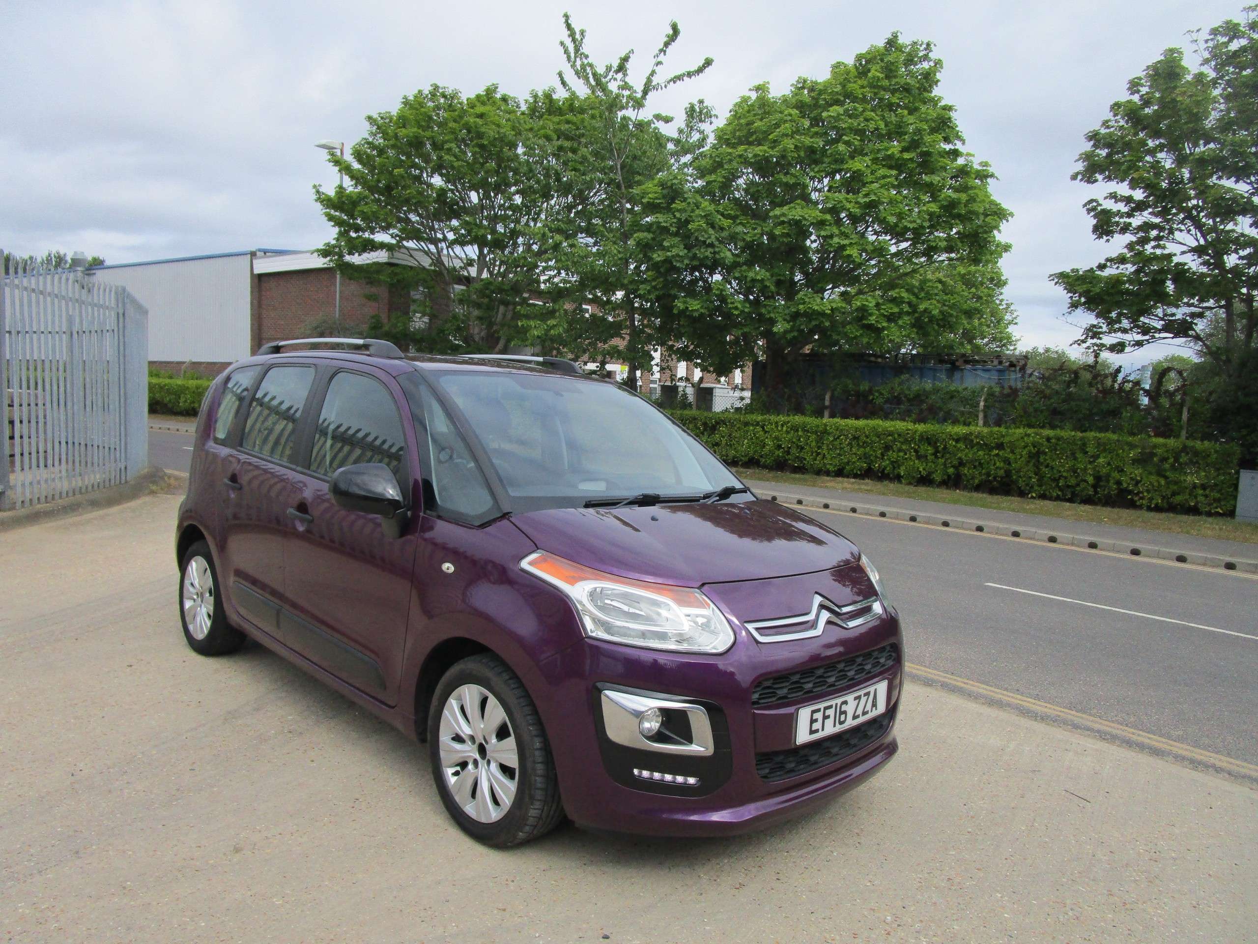 A 2016 CITROEN C3 PICASSO 1.6 BlueHDi Edition MPV 5dr Diesel Manual Euro 6 (100 ps) A 2016 CITROEN C3 PICASSO 1.6 BlueHDi Edition MPV 5dr Diesel Manual Euro 6 (100 ps)