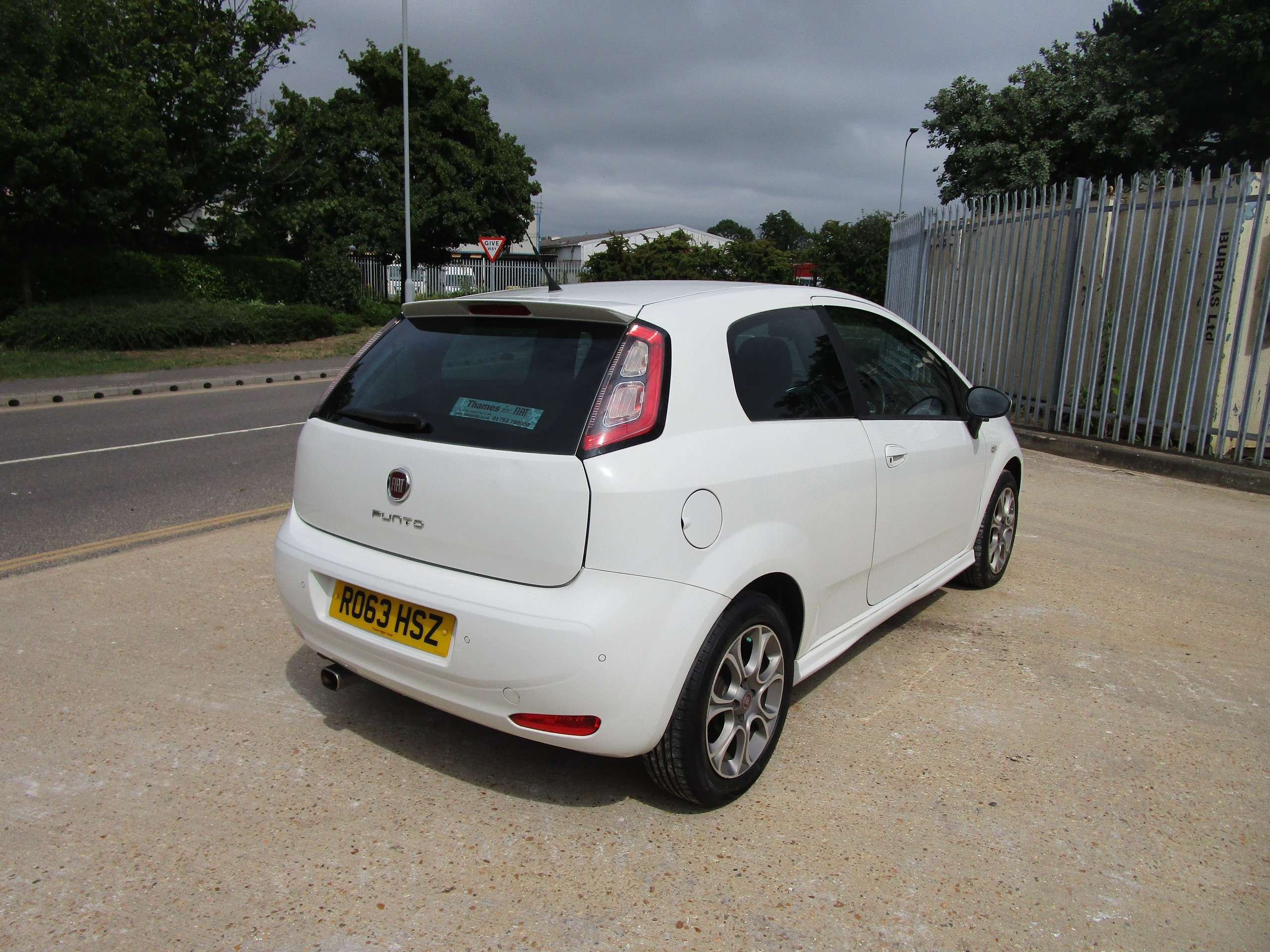 A 2013 FIAT PUNTO 1.2 GBT Hatchback 3dr Petrol Manual Euro 5 (69 bhp) A 2013 FIAT PUNTO 1.2 GBT Hatchback 3dr Petrol Manual Euro 5 (69 bhp)