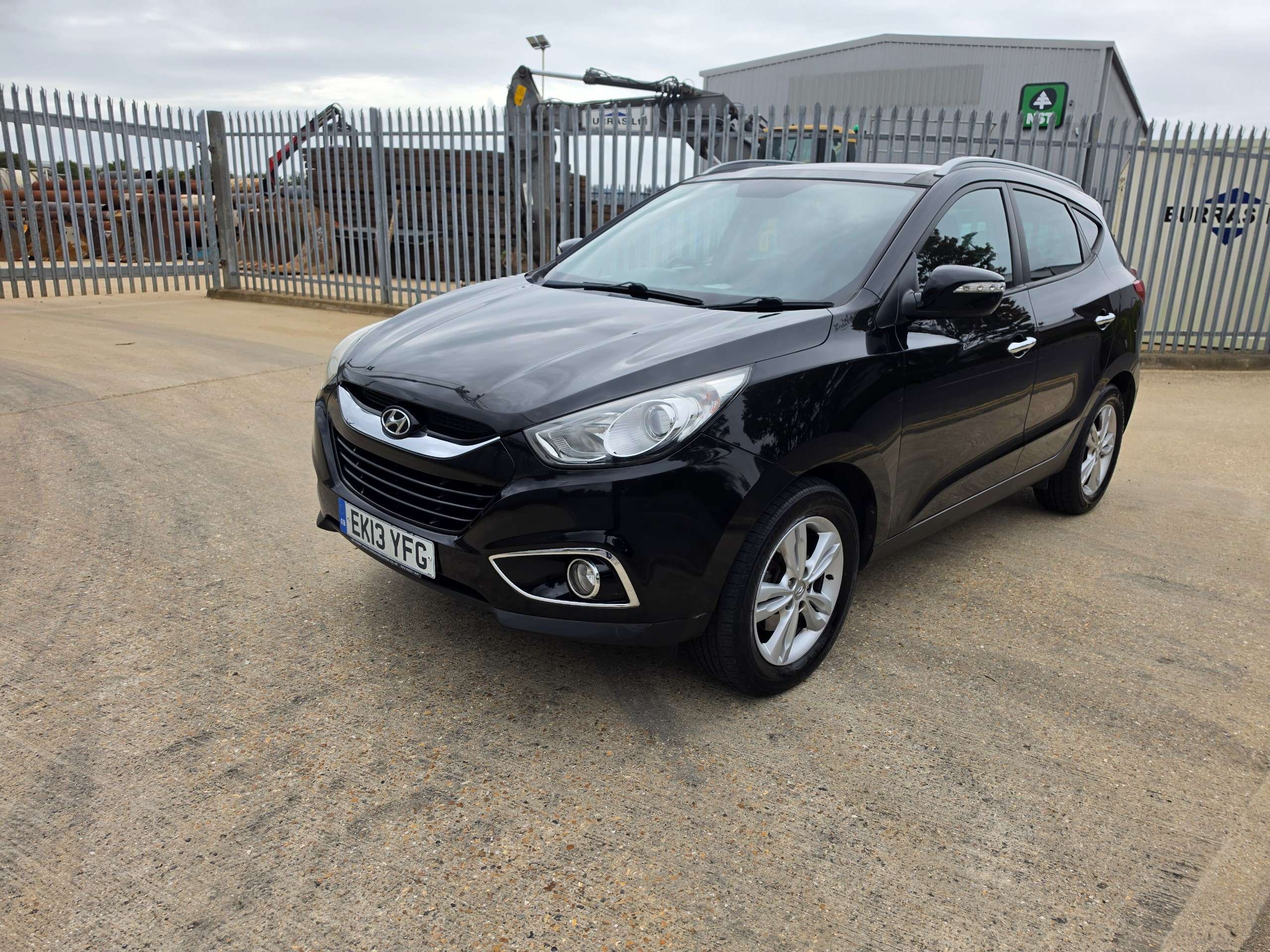 A 2013 HYUNDAI IX35 1.7 CRDi Premium SUV 5dr Diesel Manual Euro 5 (s/s) (115 ps) A 2013 HYUNDAI IX35 1.7 CRDi Premium SUV 5dr Diesel Manual Euro 5 (s/s) (115 ps)