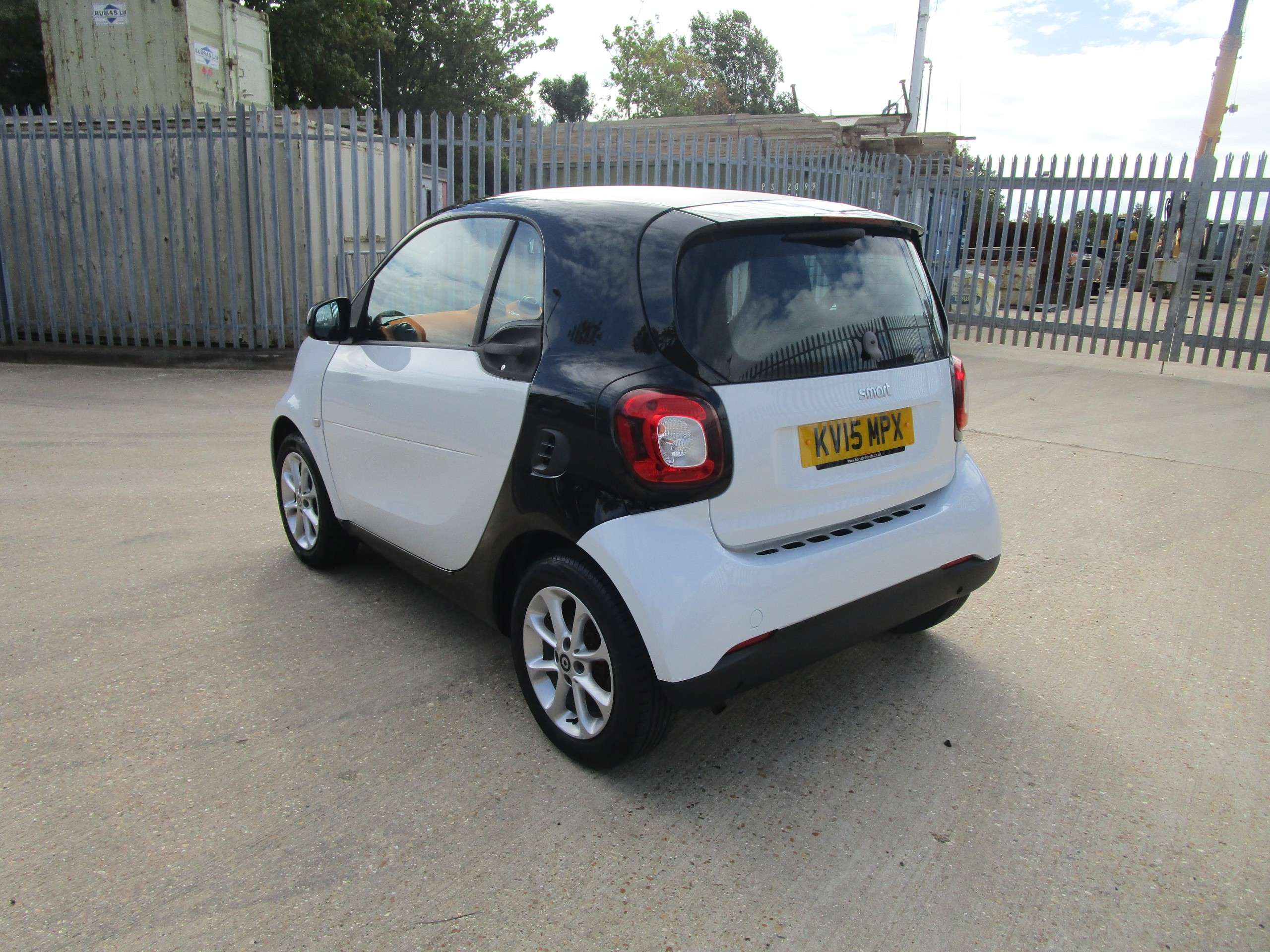 A 2015 SMART FORTWO 1.0 Passion Coupe 2dr Petrol Manual Euro 6 (s/s) (71 ps) A 2015 SMART FORTWO 1.0 Passion Coupe 2dr Petrol Manual Euro 6 (s/s) (71 ps)