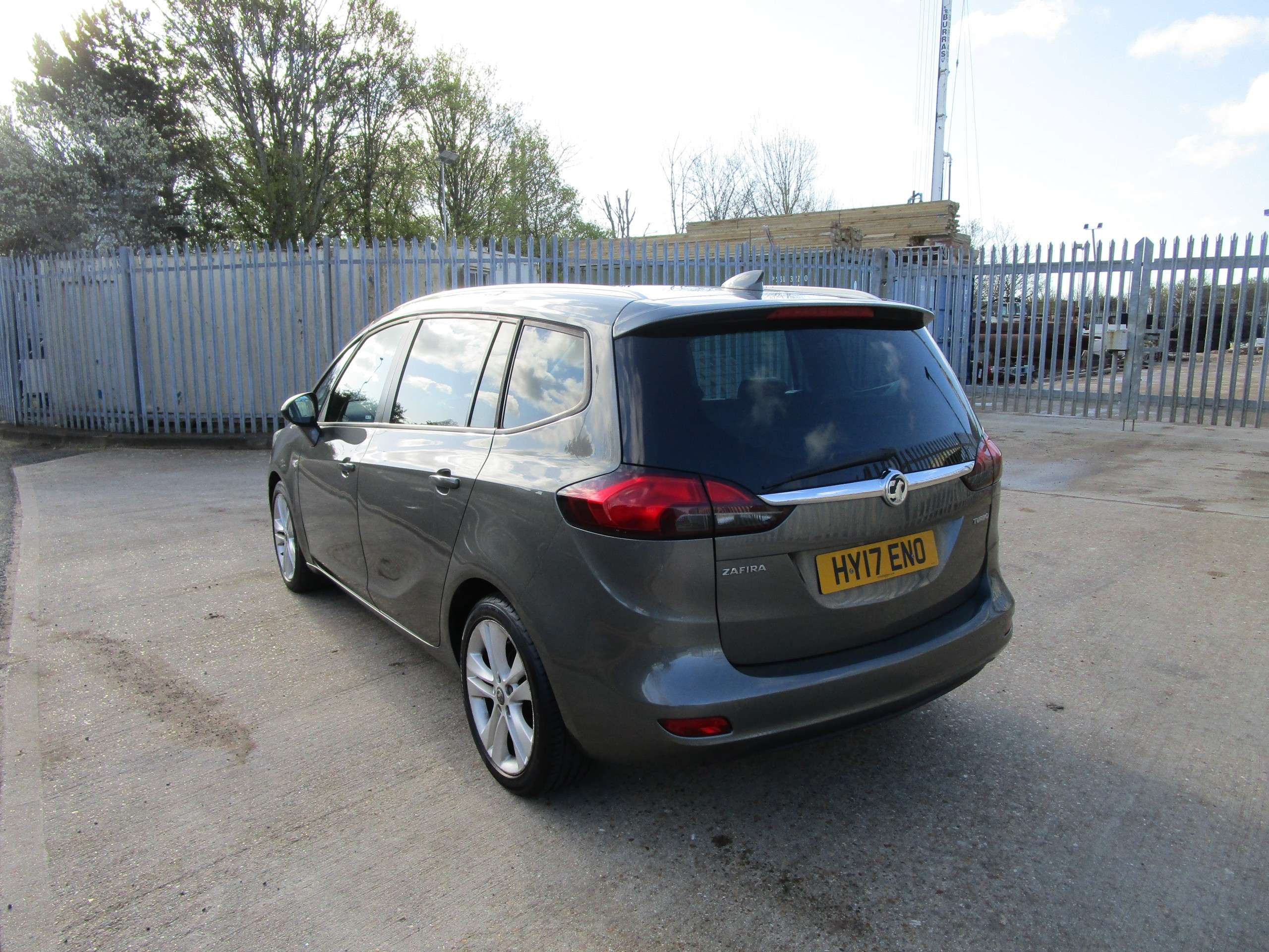 A 2017 VAUXHALL ZAFIRA TOURER 1.4i Turbo SRi Nav MPV 5dr Petrol Manual Euro 6 (140 ps) A 2017 VAUXHALL ZAFIRA TOURER 1.4i Turbo SRi Nav MPV 5dr Petrol Manual Euro 6 (140 ps)