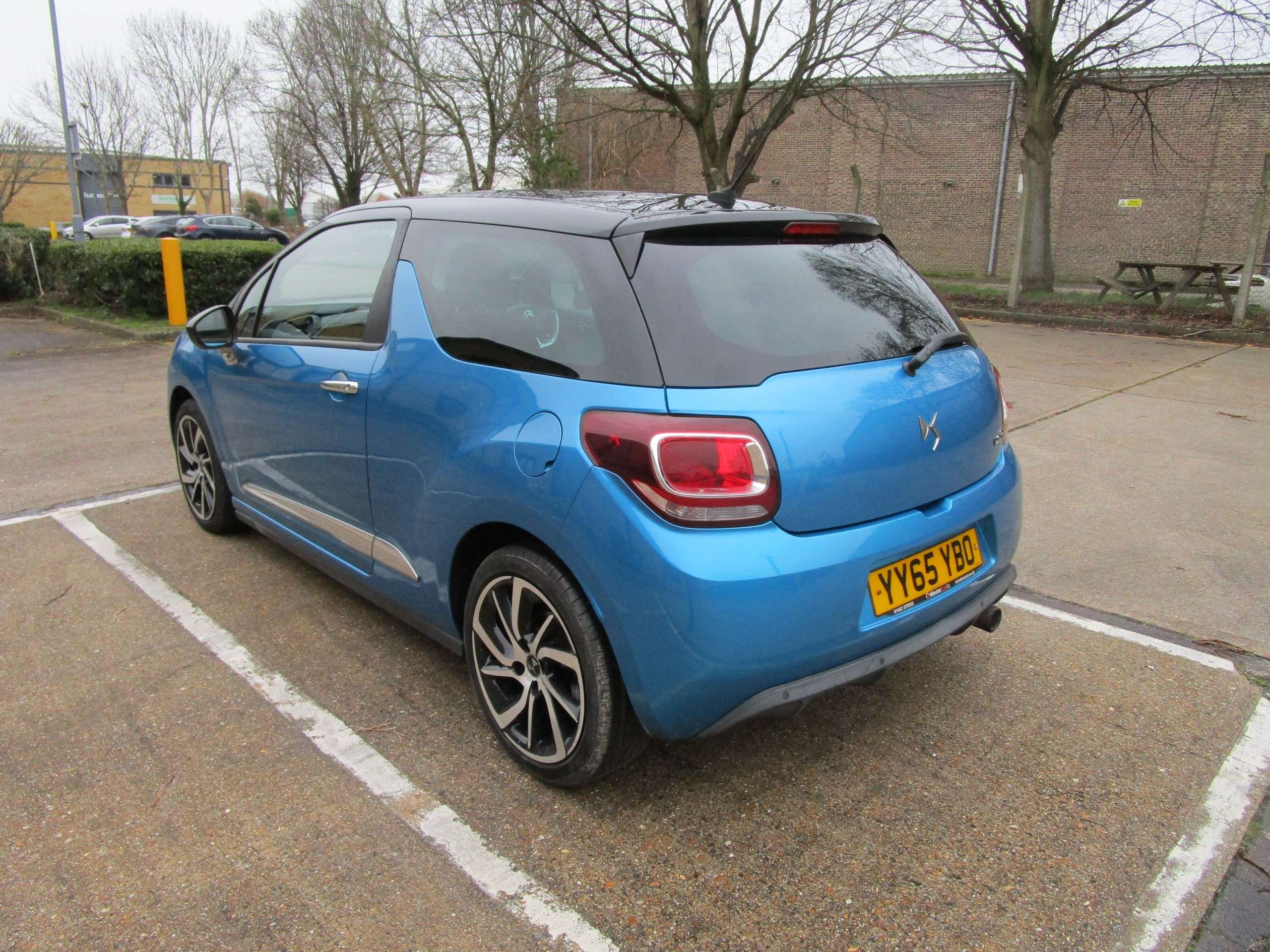 A 2016 DS DS 3 1.2 PureTech DStyle Nav Hatchback 3dr Petrol Manual Euro 6 (s/s) (110 ps) A 2016 DS DS 3 1.2 PureTech DStyle Nav Hatchback 3dr Petrol Manual Euro 6 (s/s) (110 ps)