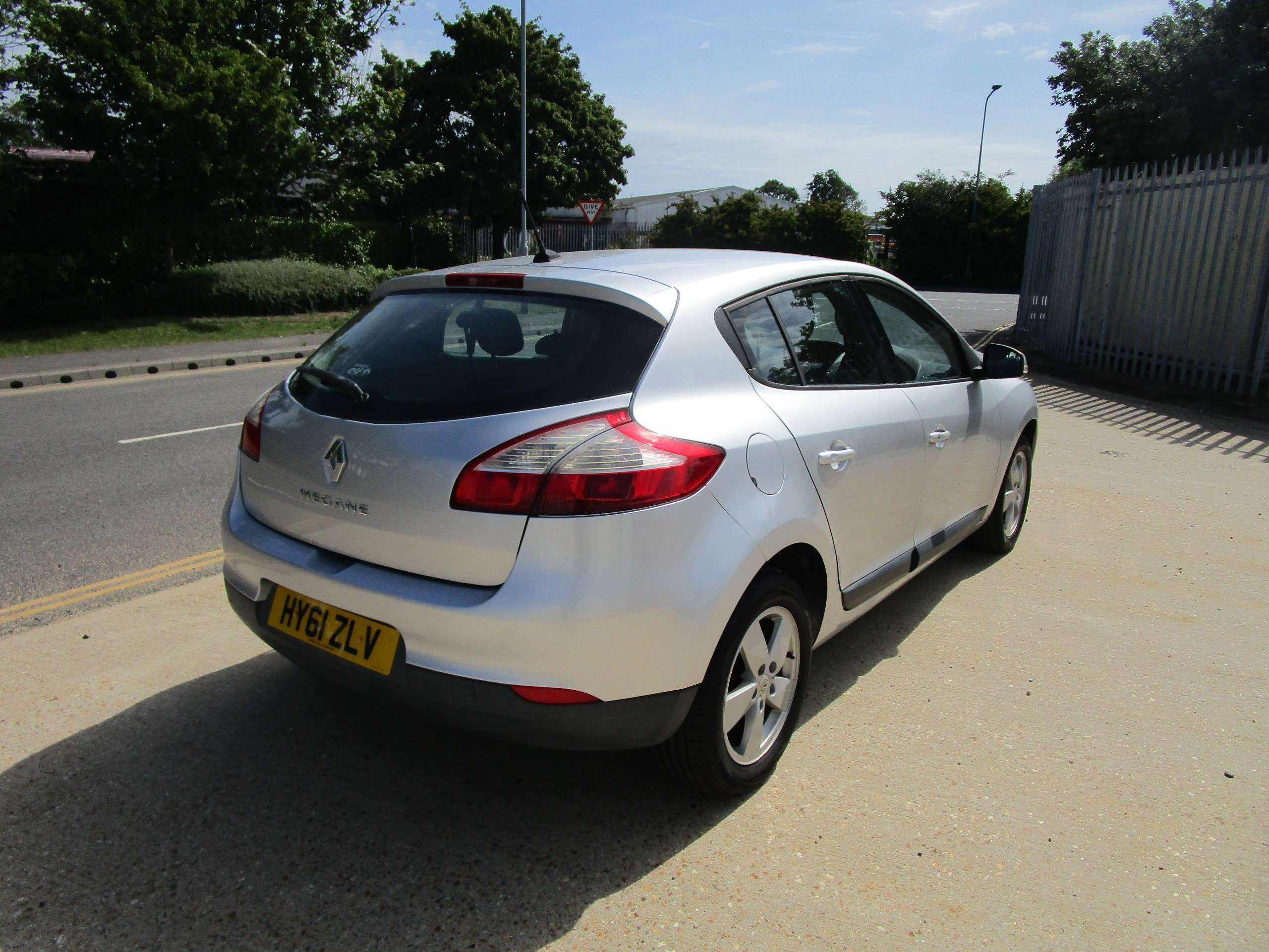 A 2011 RENAULT MEGANE 1.6 16V Dynamique TomTom Hatchback 3dr Petrol Manual (163 g/km, 110 bhp) A 2011 RENAULT MEGANE 1.6 16V Dynamique TomTom Hatchback 3dr Petrol Manual (163 g/km, 110 bhp)