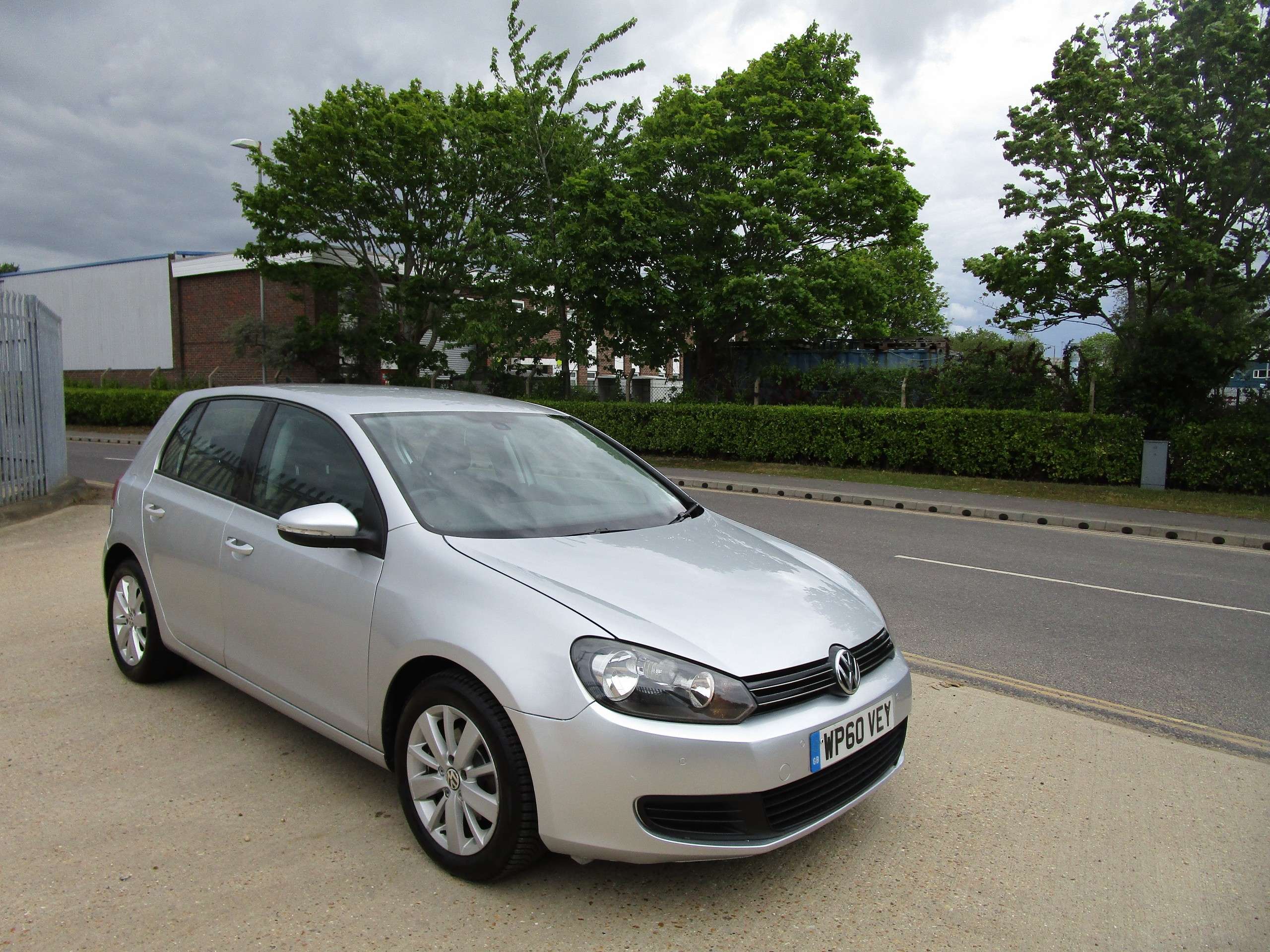 A 2011 VOLKSWAGEN GOLF 1.6 TDI BlueMotion Tech Match Hatchback 5dr Diesel Manual Euro 5 (s/s) (105 ps) A 2011 VOLKSWAGEN GOLF 1.6 TDI BlueMotion Tech Match Hatchback 5dr Diesel Manual Euro 5 (s/s) (105 ps)