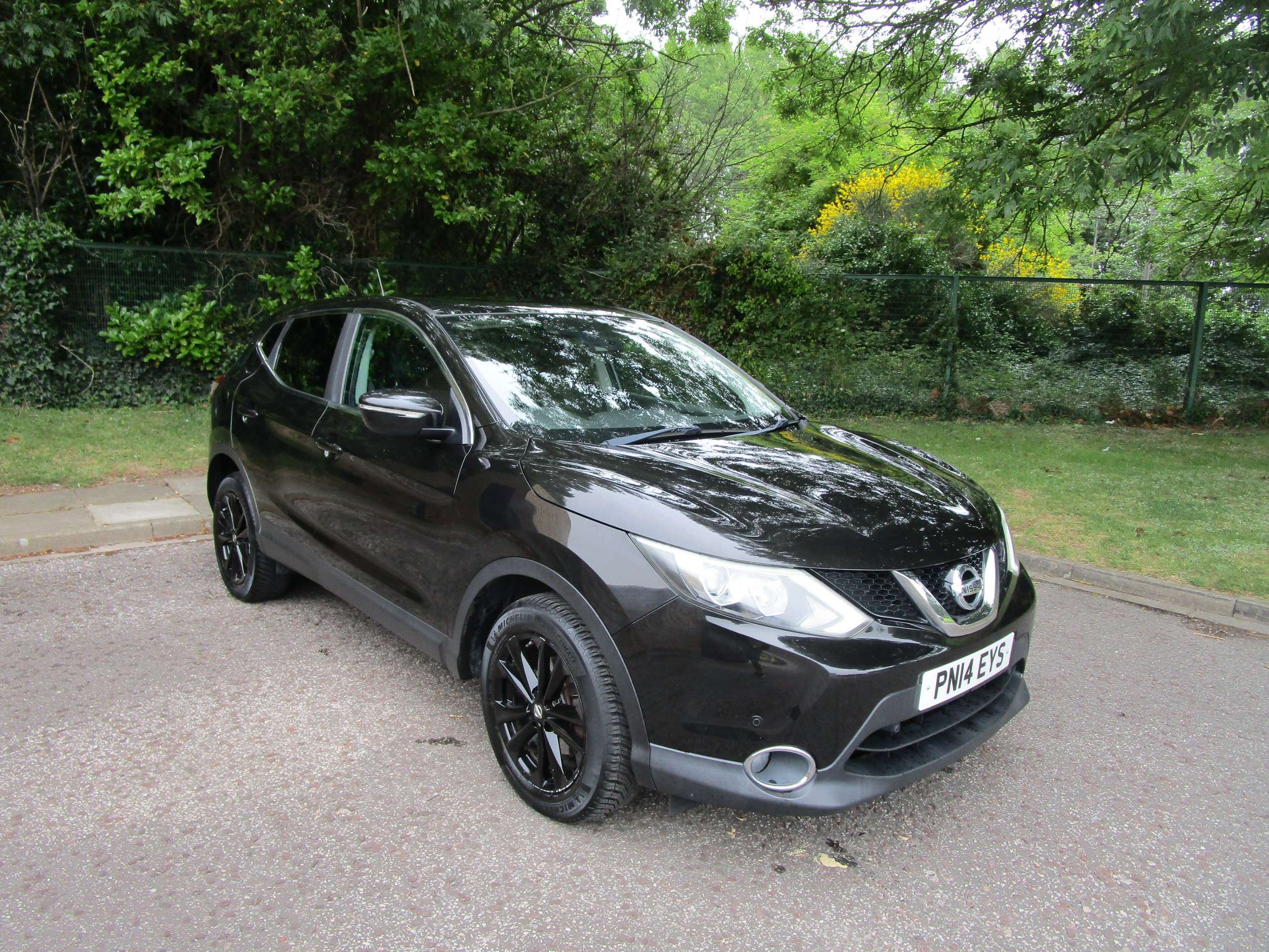 A 2014 NISSAN QASHQAI 1.2 DIG-T Acenta Premium SUV 5dr Petrol Manual 2WD Euro 5 (s/s) (115 ps) A 2014 NISSAN QASHQAI 1.2 DIG-T Acenta Premium SUV 5dr Petrol Manual 2WD Euro 5 (s/s) (115 ps)