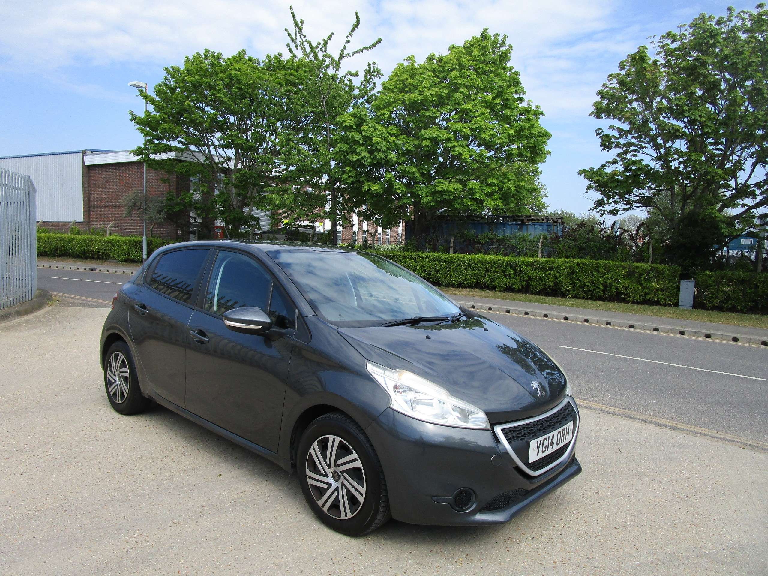 A 2014 PEUGEOT 208 1.2 VTi Access+ Hatchback 5dr Petrol Manual Euro 5 (82 ps) A 2014 PEUGEOT 208 1.2 VTi Access+ Hatchback 5dr Petrol Manual Euro 5 (82 ps)