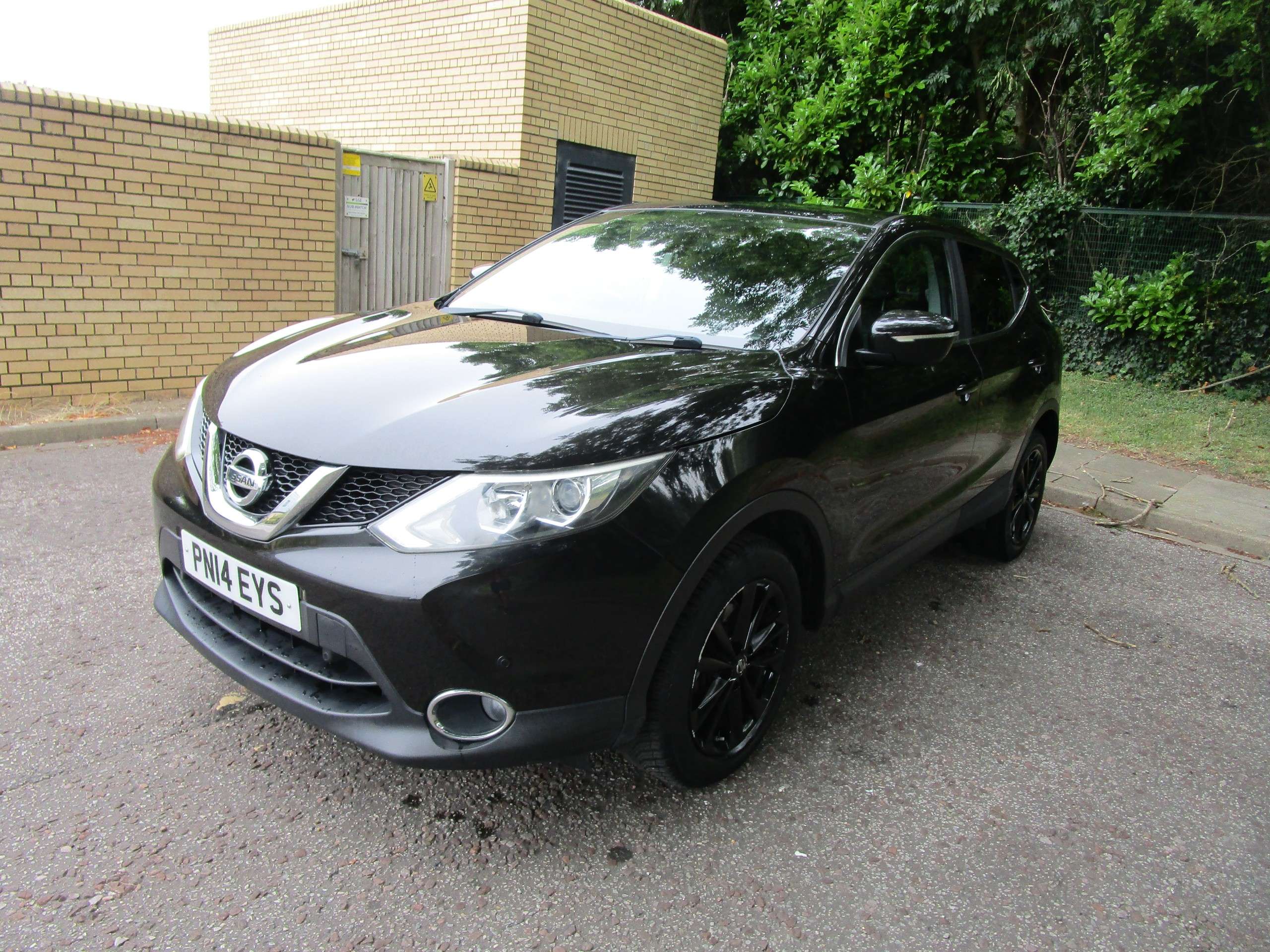 A 2014 NISSAN QASHQAI 1.2 DIG-T Acenta Premium SUV 5dr Petrol Manual 2WD Euro 5 (s/s) (115 ps) A 2014 NISSAN QASHQAI 1.2 DIG-T Acenta Premium SUV 5dr Petrol Manual 2WD Euro 5 (s/s) (115 ps)