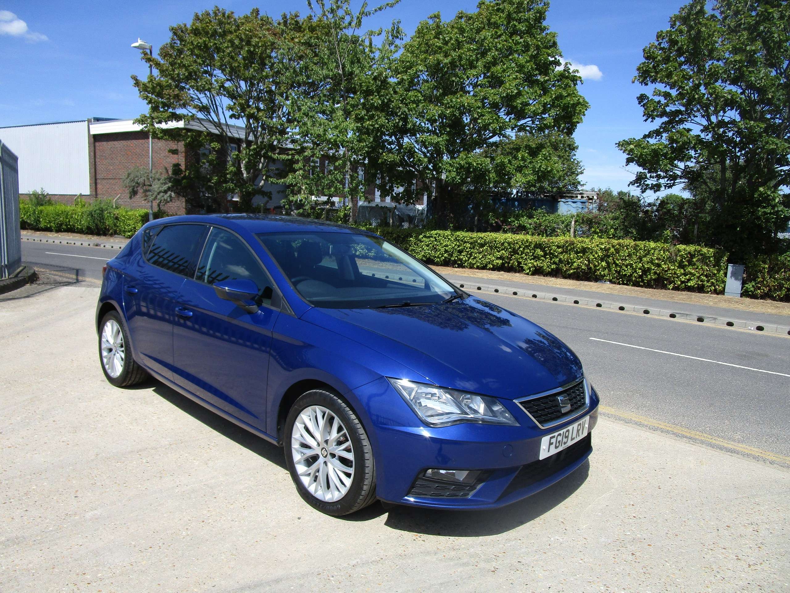 A 2019 SEAT LEON 1.6 TDI SE Dynamic Hatchback 5dr Diesel Manual Euro 6 (s/s) (115 ps) A 2019 SEAT LEON 1.6 TDI SE Dynamic Hatchback 5dr Diesel Manual Euro 6 (s/s) (115 ps)