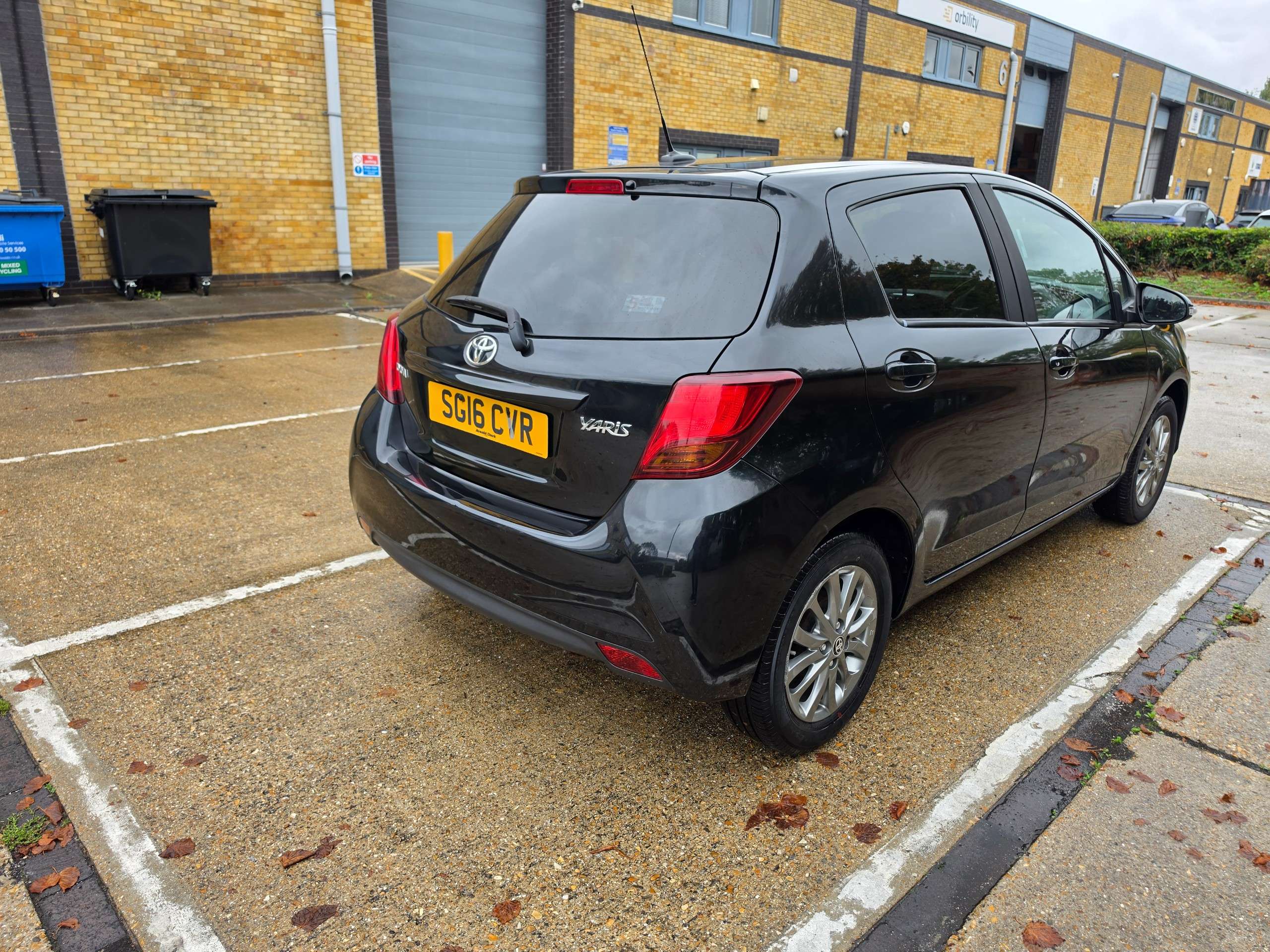 A 2016 TOYOTA YARIS 1.33 Dual VVT-i Icon Hatchback 5dr Petrol Manual Euro 6 (99 ps) (CAT S) A 2016 TOYOTA YARIS 1.33 Dual VVT-i Icon Hatchback 5dr Petrol Manual Euro 6 (99 ps) (CAT S)