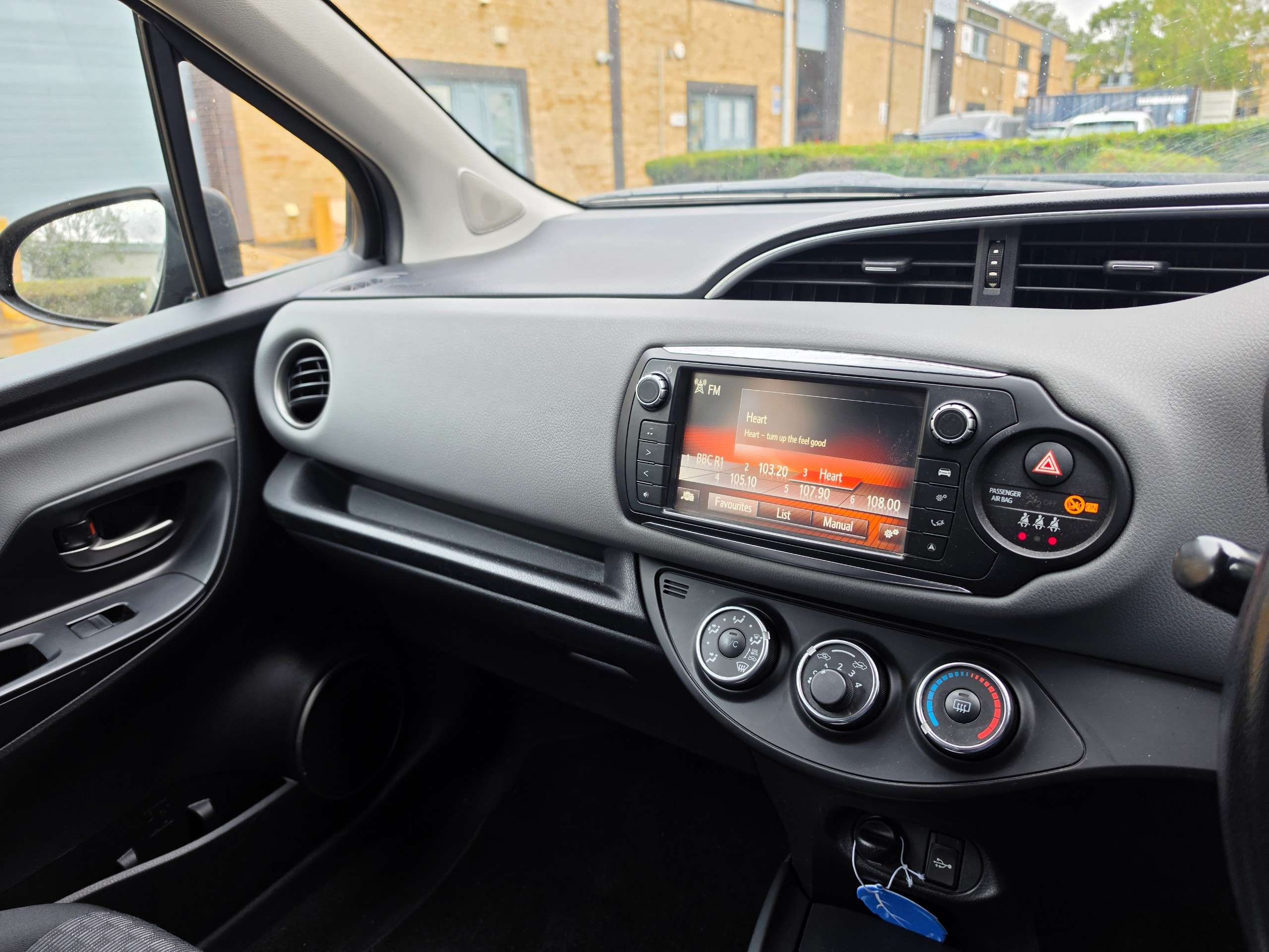 2016 TOYOTA YARIS 2016 TOYOTA YARIS