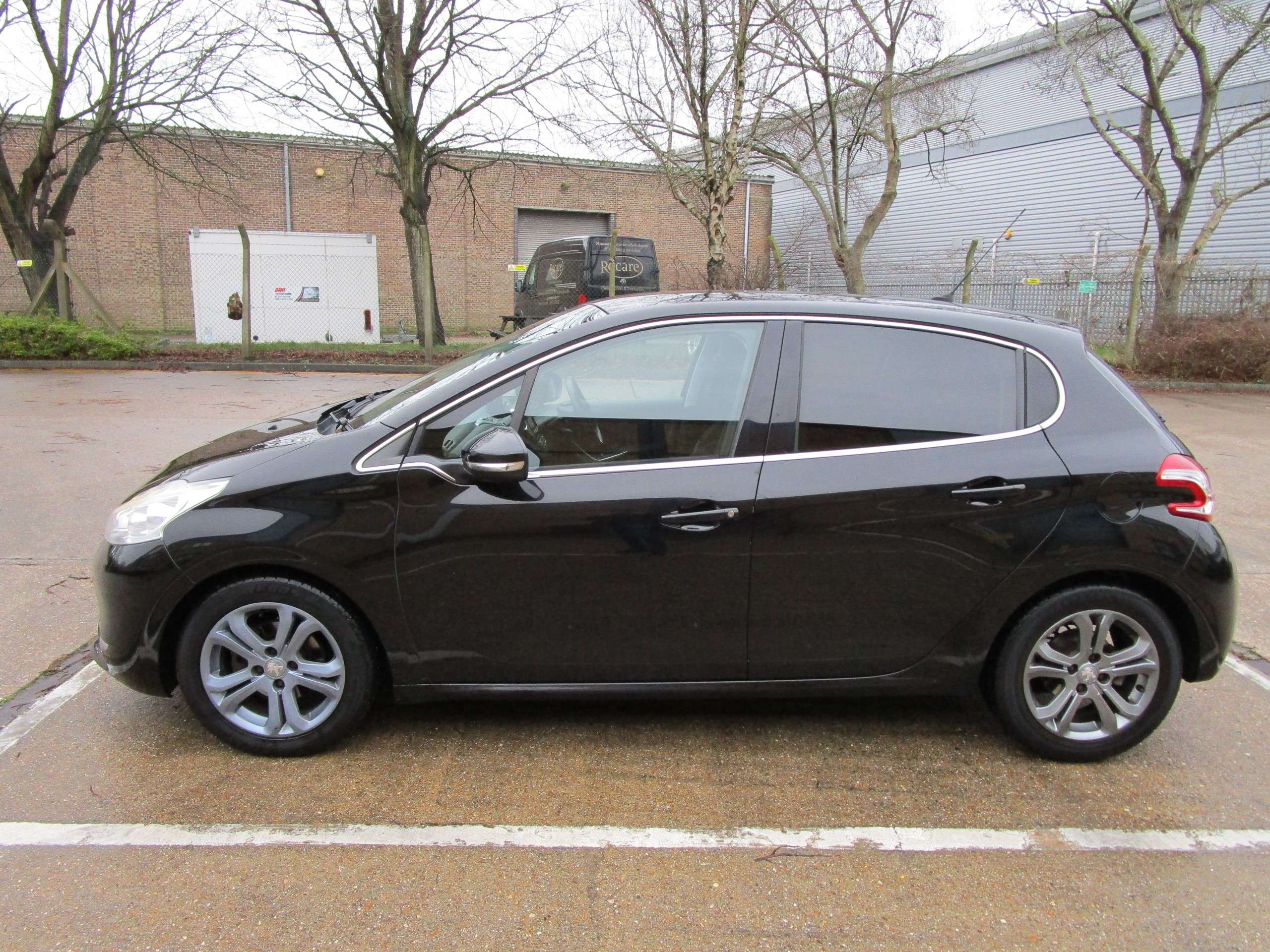 2013 PEUGEOT 208 2013 PEUGEOT 208