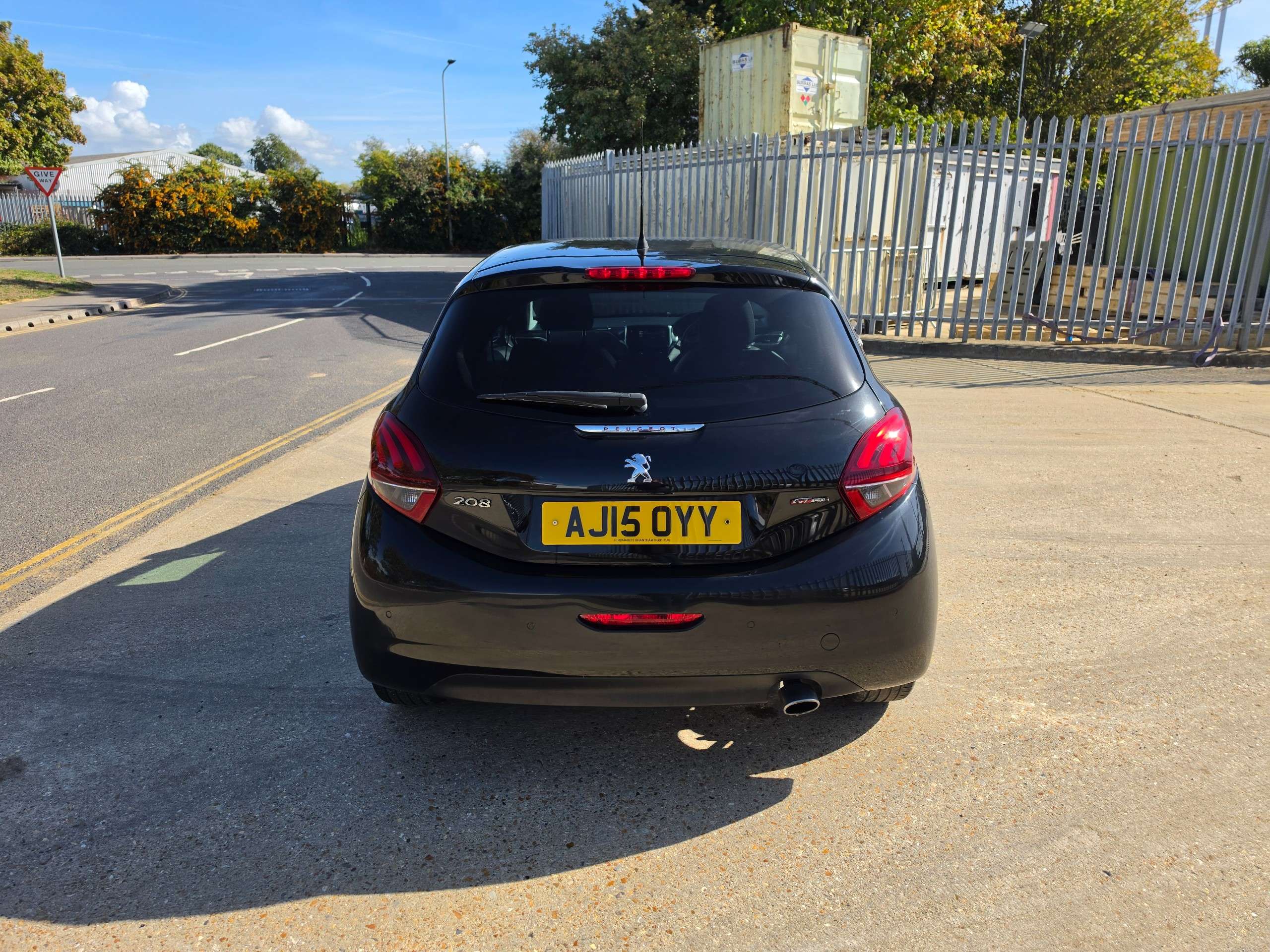 2015 PEUGEOT 208 2015 PEUGEOT 208