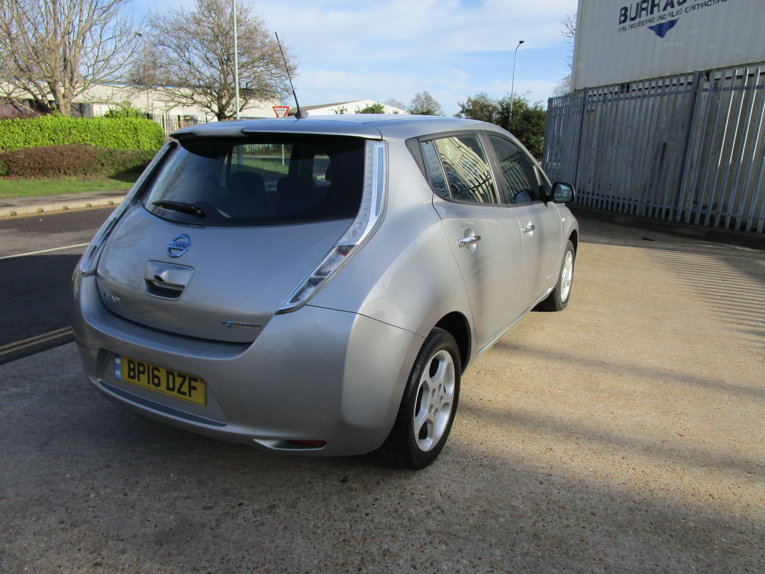 A 2016 NISSAN LEAF 30kWh Acenta Hatchback 5dr Electric Auto (109 bhp) A 2016 NISSAN LEAF 30kWh Acenta Hatchback 5dr Electric Auto (109 bhp)
