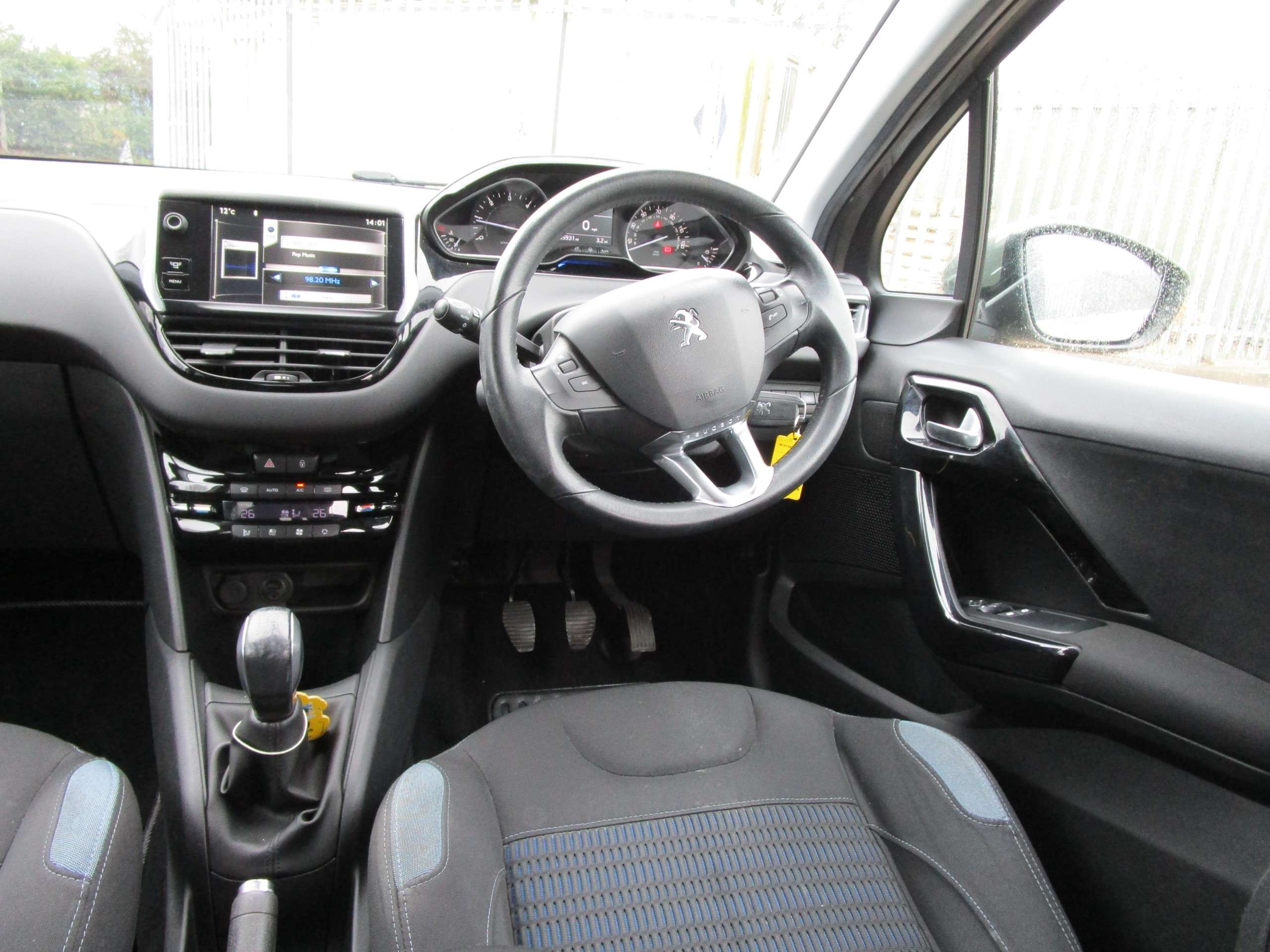 2014 PEUGEOT 208 2014 PEUGEOT 208