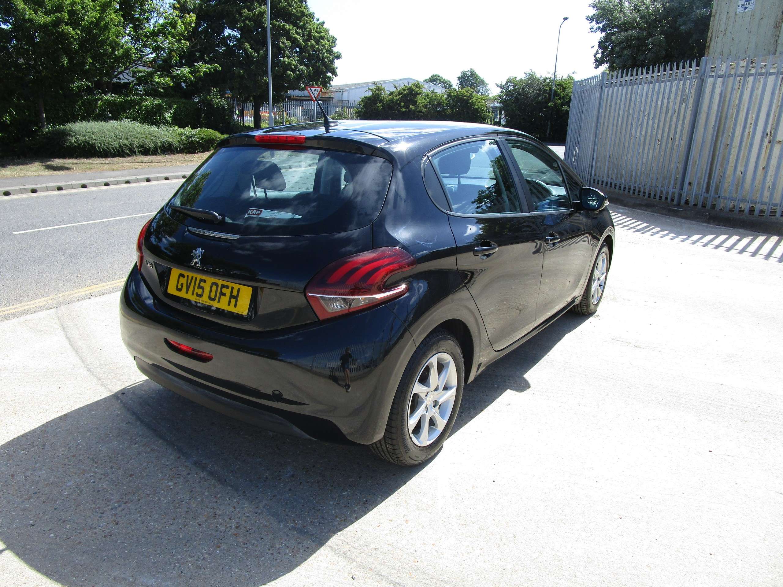 A 2015 PEUGEOT 208 1.2 PureTech Active Hatchback 5dr Petrol Manual Euro 6 (82 ps) A 2015 PEUGEOT 208 1.2 PureTech Active Hatchback 5dr Petrol Manual Euro 6 (82 ps)