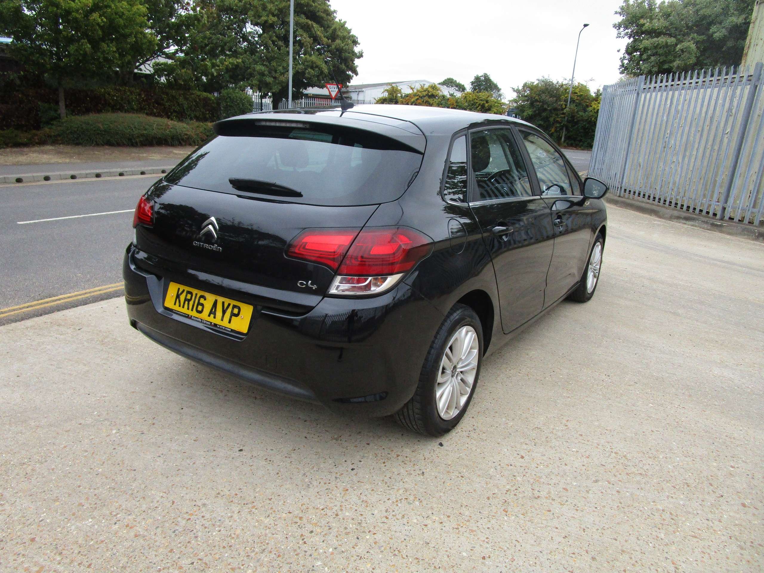 A 2016 CITROEN C4 1.6 BlueHDi Feel Hatchback 5dr Diesel Manual Euro 6 (100 ps) A 2016 CITROEN C4 1.6 BlueHDi Feel Hatchback 5dr Diesel Manual Euro 6 (100 ps)