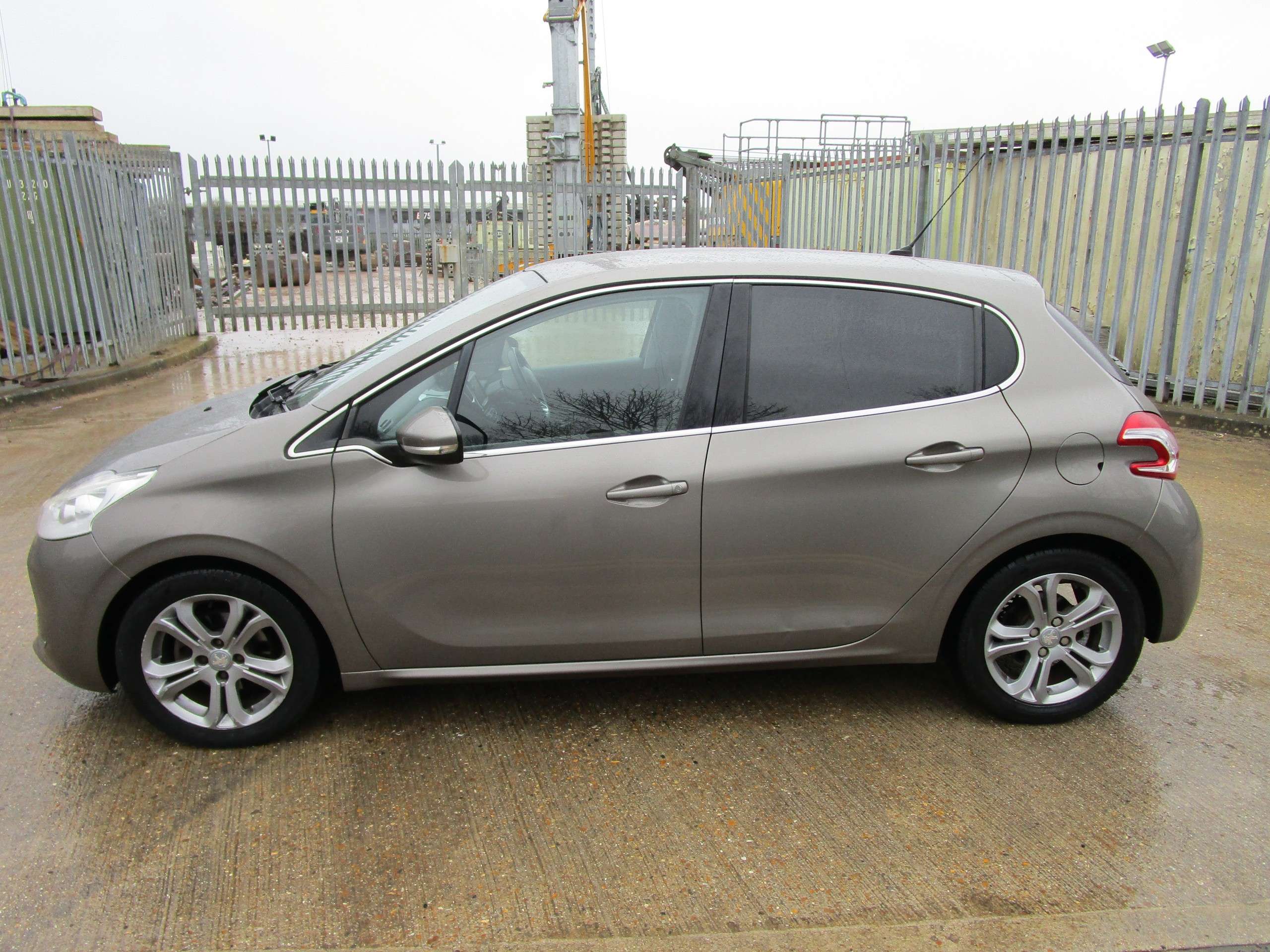 2014 PEUGEOT 208 2014 PEUGEOT 208