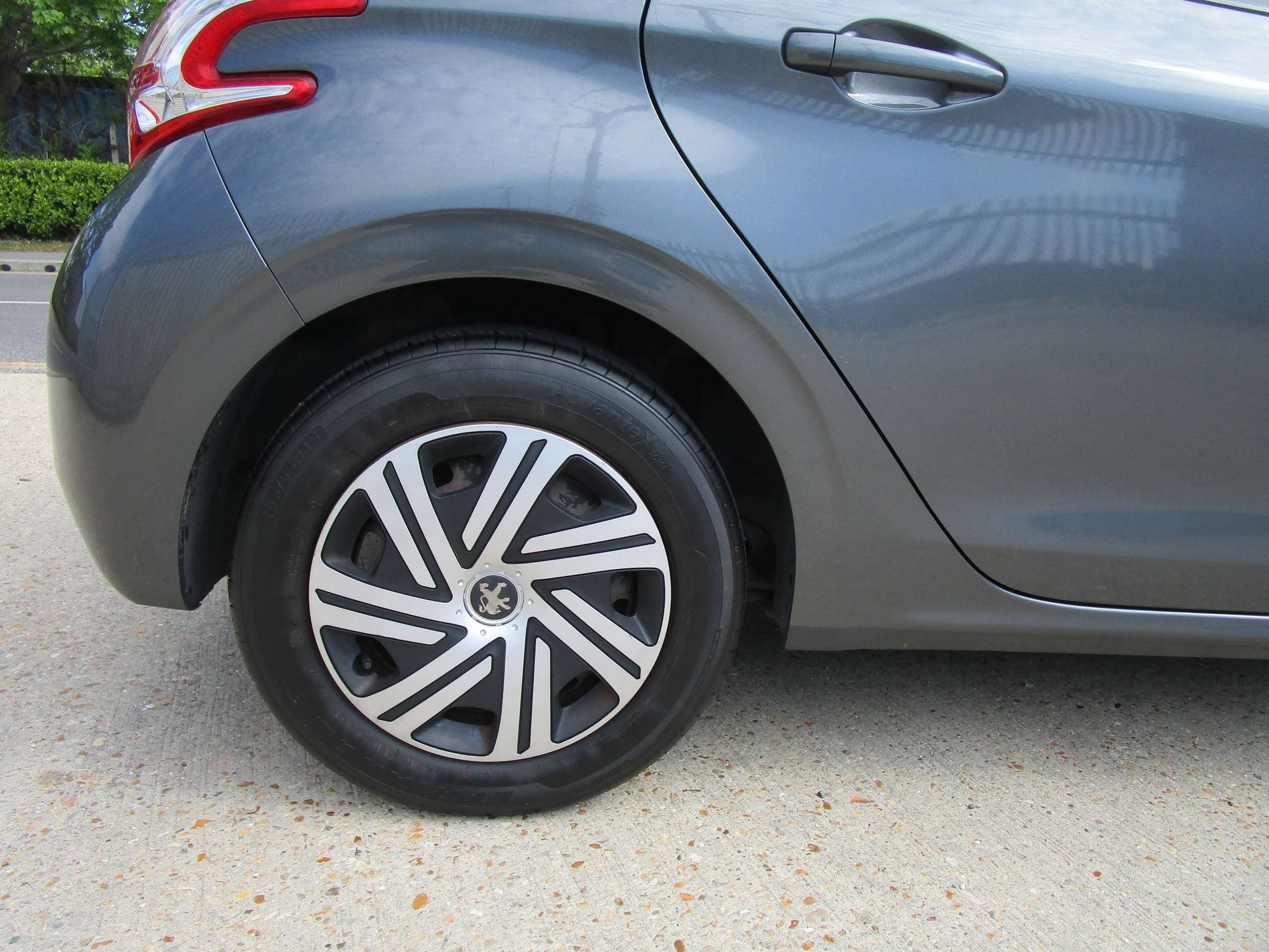 2014 PEUGEOT 208 2014 PEUGEOT 208