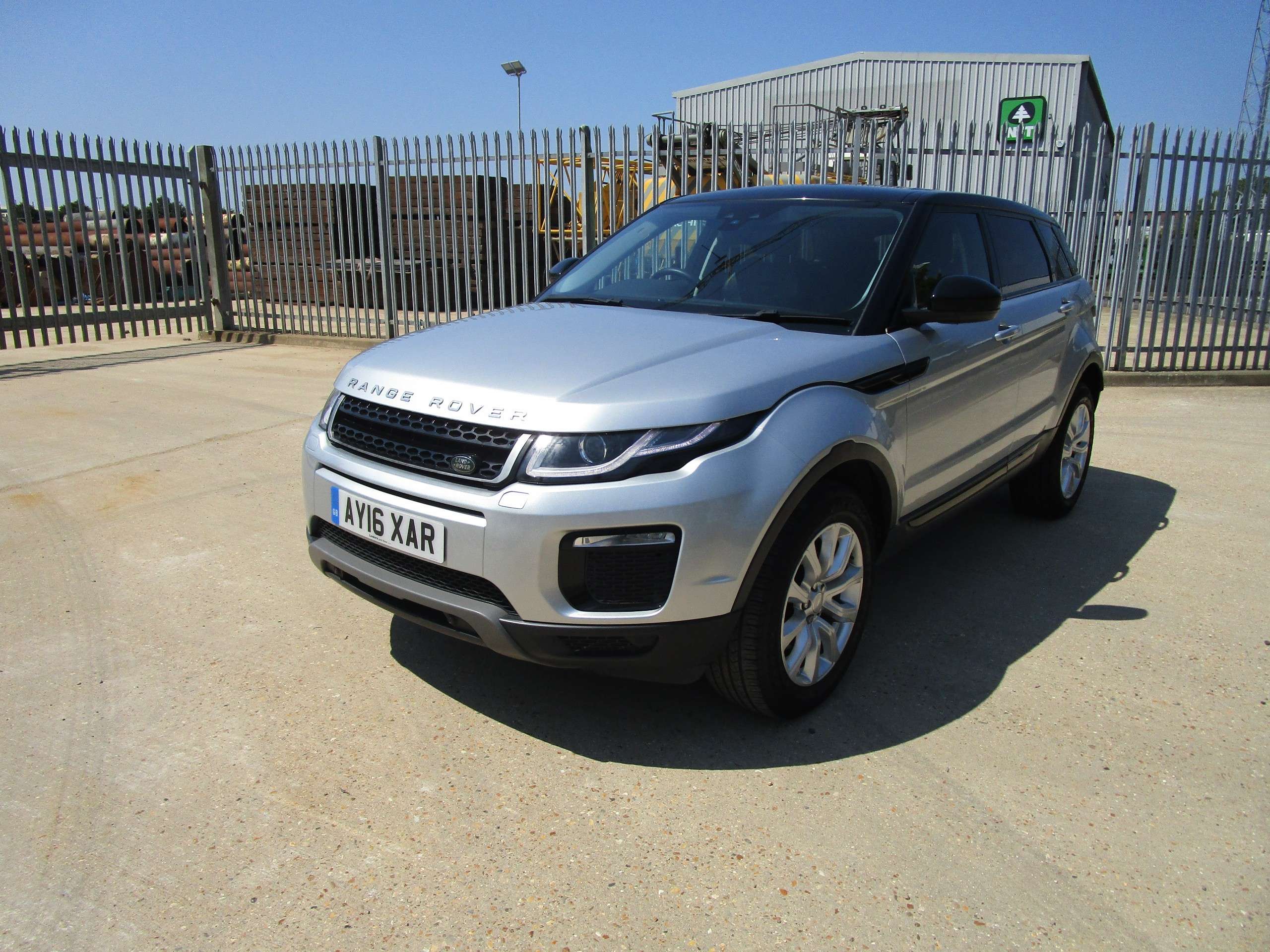 A 2016 LAND ROVER RANGE ROVER EVOQUE 2.0 TD4 SE Tech SUV 5dr Diesel Auto 4WD Euro 6 (s/s) (180 ps) A 2016 LAND ROVER RANGE ROVER EVOQUE 2.0 TD4 SE Tech SUV 5dr Diesel Auto 4WD Euro 6 (s/s) (180 ps)