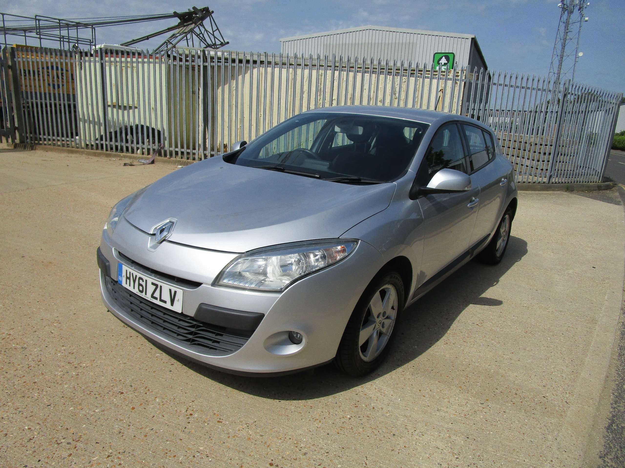 A 2011 RENAULT MEGANE 1.6 16V Dynamique TomTom Hatchback 3dr Petrol Manual (163 g/km, 110 bhp) A 2011 RENAULT MEGANE 1.6 16V Dynamique TomTom Hatchback 3dr Petrol Manual (163 g/km, 110 bhp)