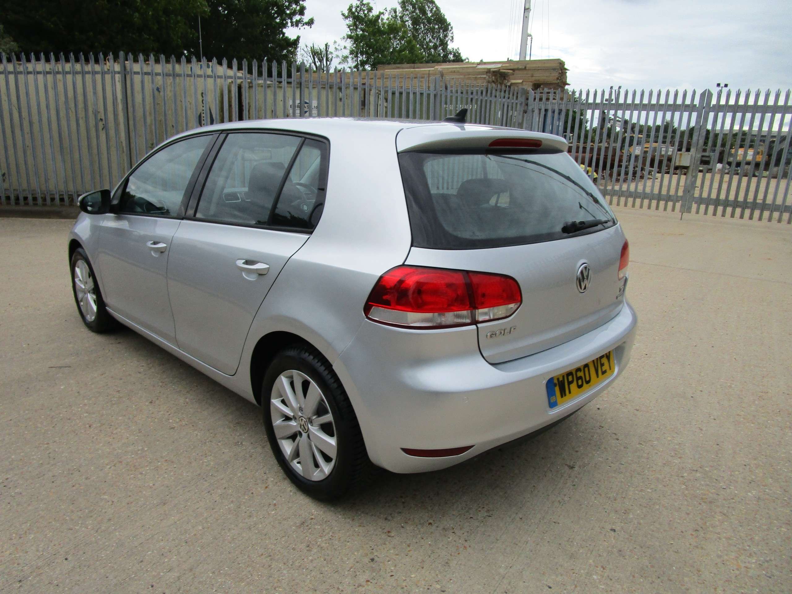 A 2011 VOLKSWAGEN GOLF 1.6 TDI BlueMotion Tech Match Hatchback 5dr Diesel Manual Euro 5 (s/s) (105 ps) A 2011 VOLKSWAGEN GOLF 1.6 TDI BlueMotion Tech Match Hatchback 5dr Diesel Manual Euro 5 (s/s) (105 ps)