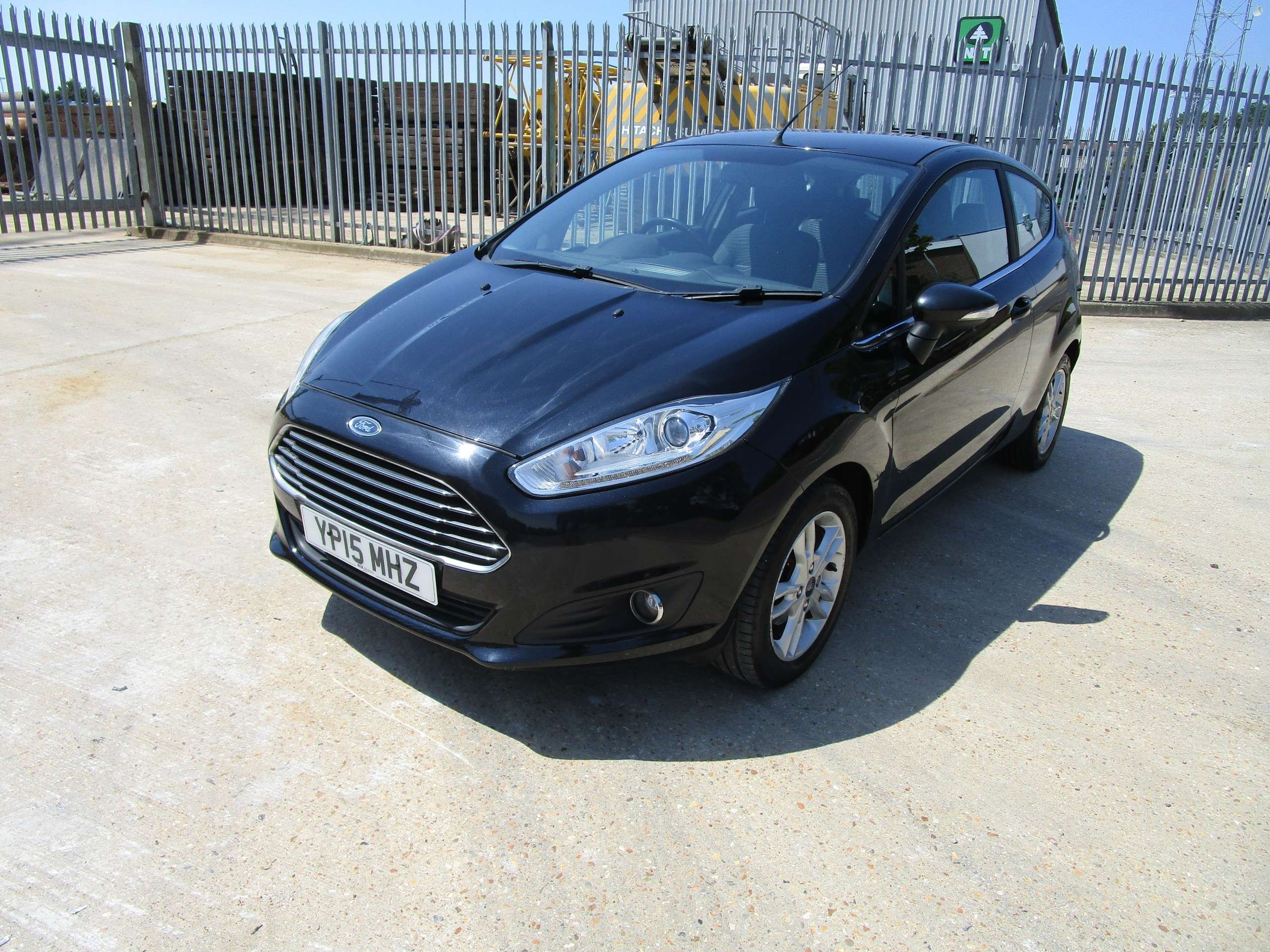 A 2015 FORD FIESTA 1.25 Zetec Hatchback 3dr Petrol Manual Euro 6 (82 ps) A 2015 FORD FIESTA 1.25 Zetec Hatchback 3dr Petrol Manual Euro 6 (82 ps)