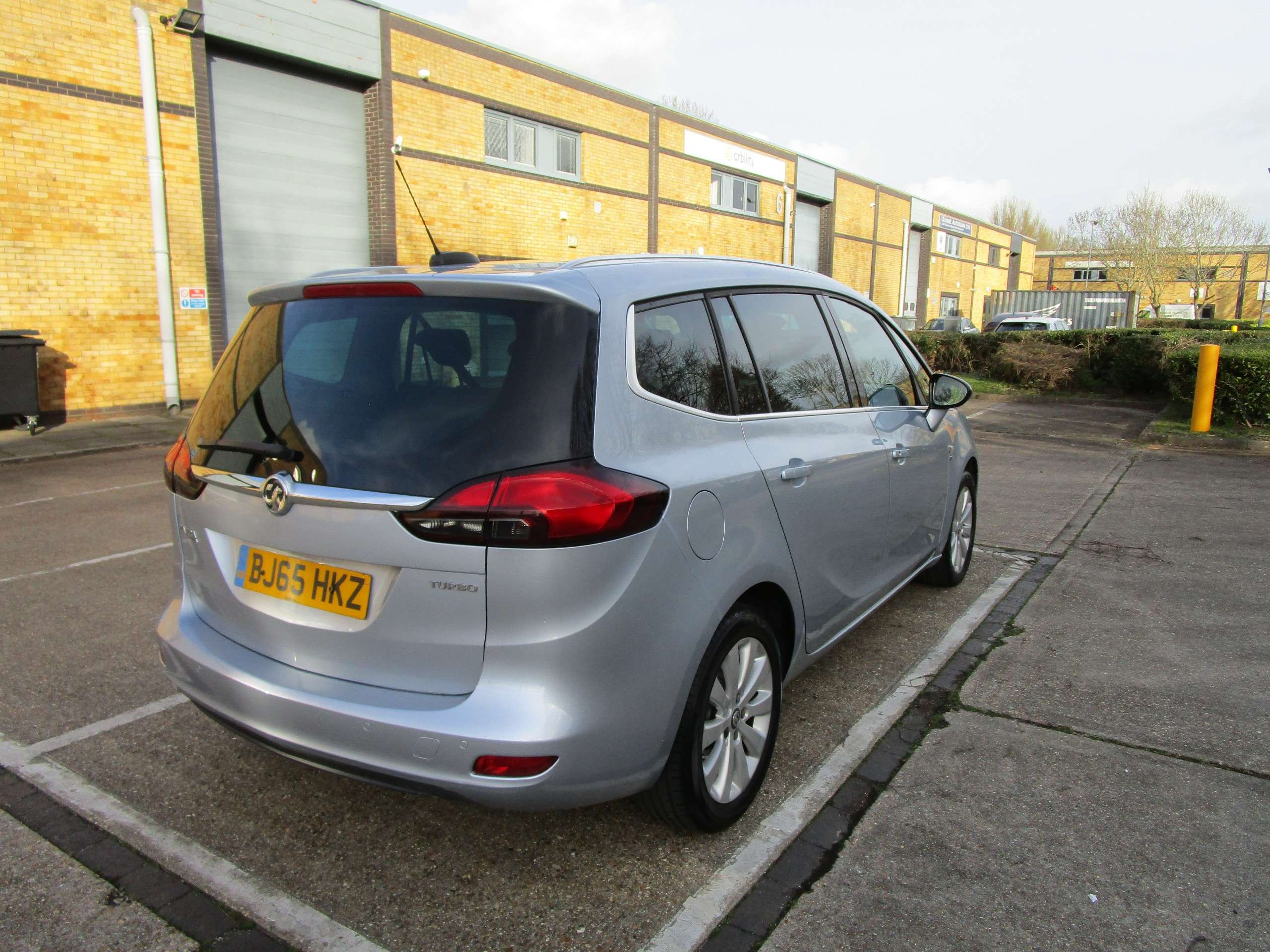 A 2015 VAUXHALL ZAFIRA TOURER 1.4i Turbo SE MPV 5dr Petrol Manual Euro 6 (140 ps) A 2015 VAUXHALL ZAFIRA TOURER 1.4i Turbo SE MPV 5dr Petrol Manual Euro 6 (140 ps)