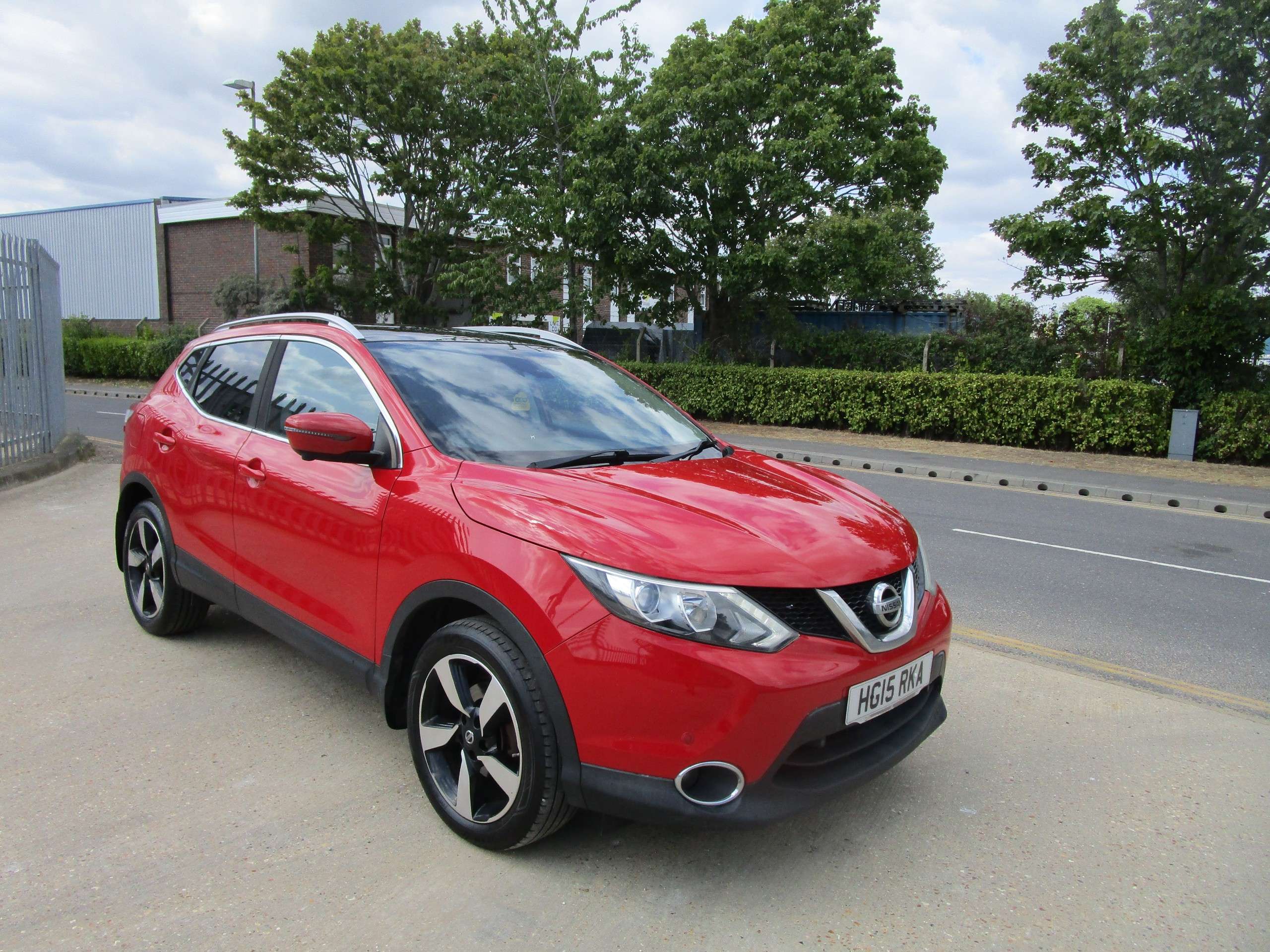 A 2015 NISSAN QASHQAI 1.5 dCi n-tec+ SUV 5dr Diesel Manual 2WD Euro 5 (s/s) (110 ps) A 2015 NISSAN QASHQAI 1.5 dCi n-tec+ SUV 5dr Diesel Manual 2WD Euro 5 (s/s) (110 ps)