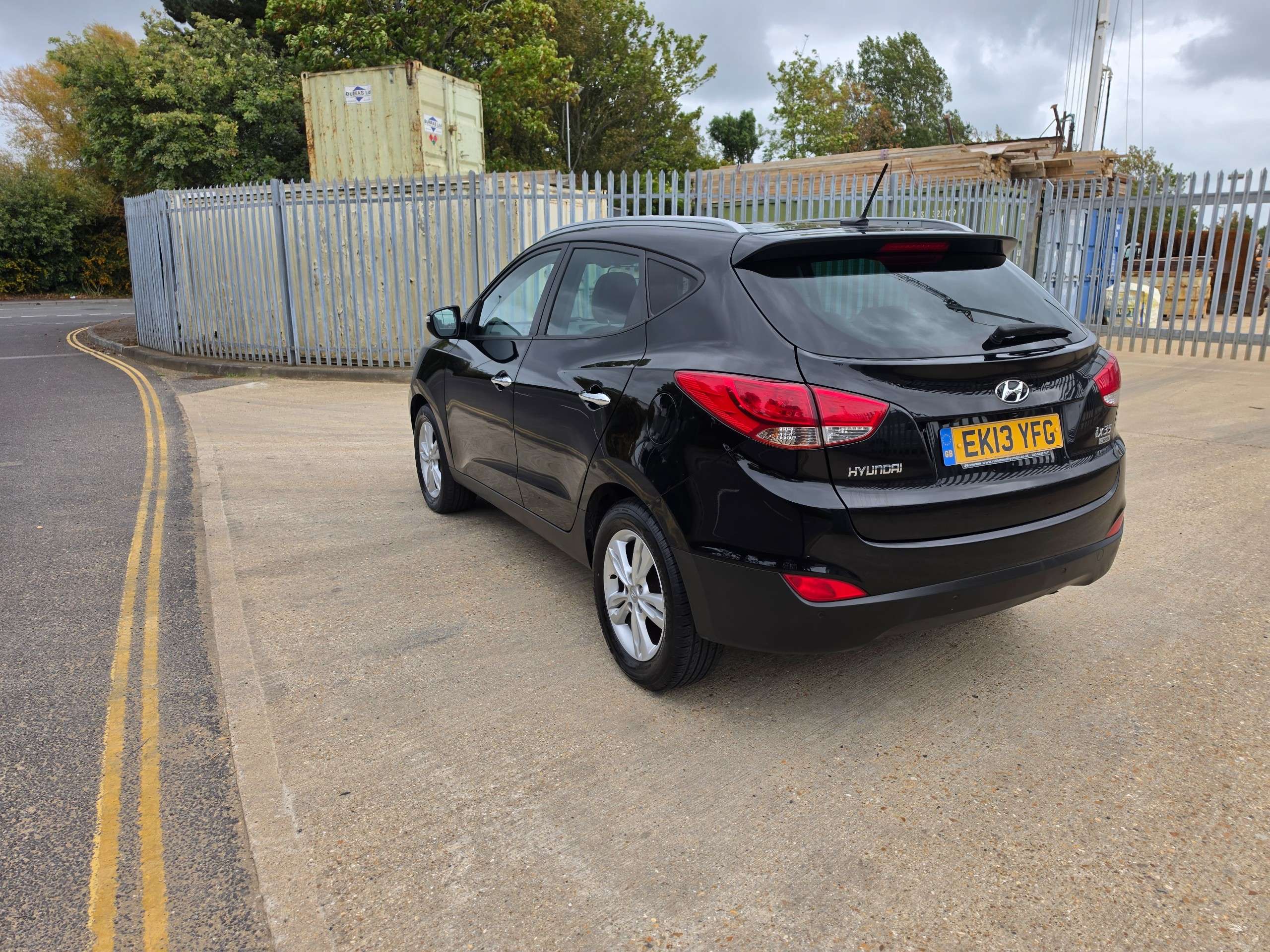 A 2013 HYUNDAI IX35 1.7 CRDi Premium SUV 5dr Diesel Manual Euro 5 (s/s) (115 ps) A 2013 HYUNDAI IX35 1.7 CRDi Premium SUV 5dr Diesel Manual Euro 5 (s/s) (115 ps)