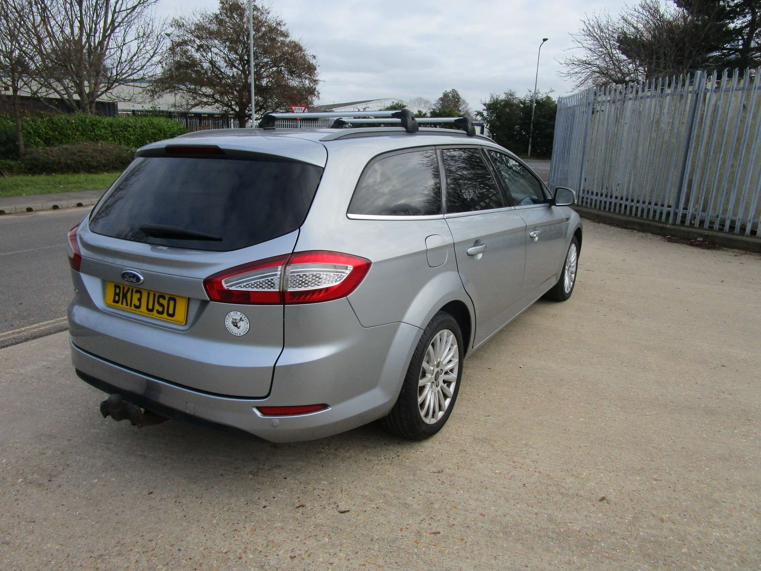 A 2013 FORD MONDEO ZETEC BUSINESS EDITION TDCI 5-Door A 2013 FORD MONDEO ZETEC BUSINESS EDITION TDCI 5-Door