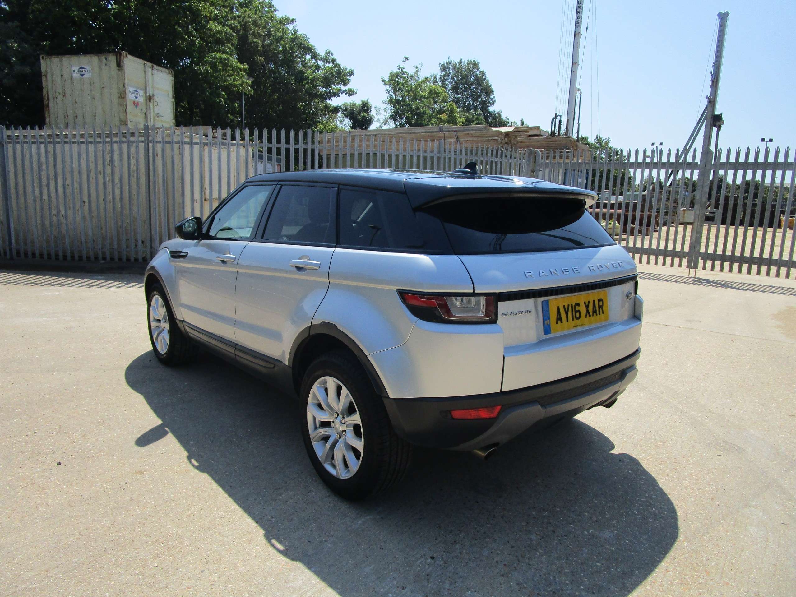 A 2016 LAND ROVER RANGE ROVER EVOQUE 2.0 TD4 SE Tech SUV 5dr Diesel Auto 4WD Euro 6 (s/s) (180 ps) A 2016 LAND ROVER RANGE ROVER EVOQUE 2.0 TD4 SE Tech SUV 5dr Diesel Auto 4WD Euro 6 (s/s) (180 ps)