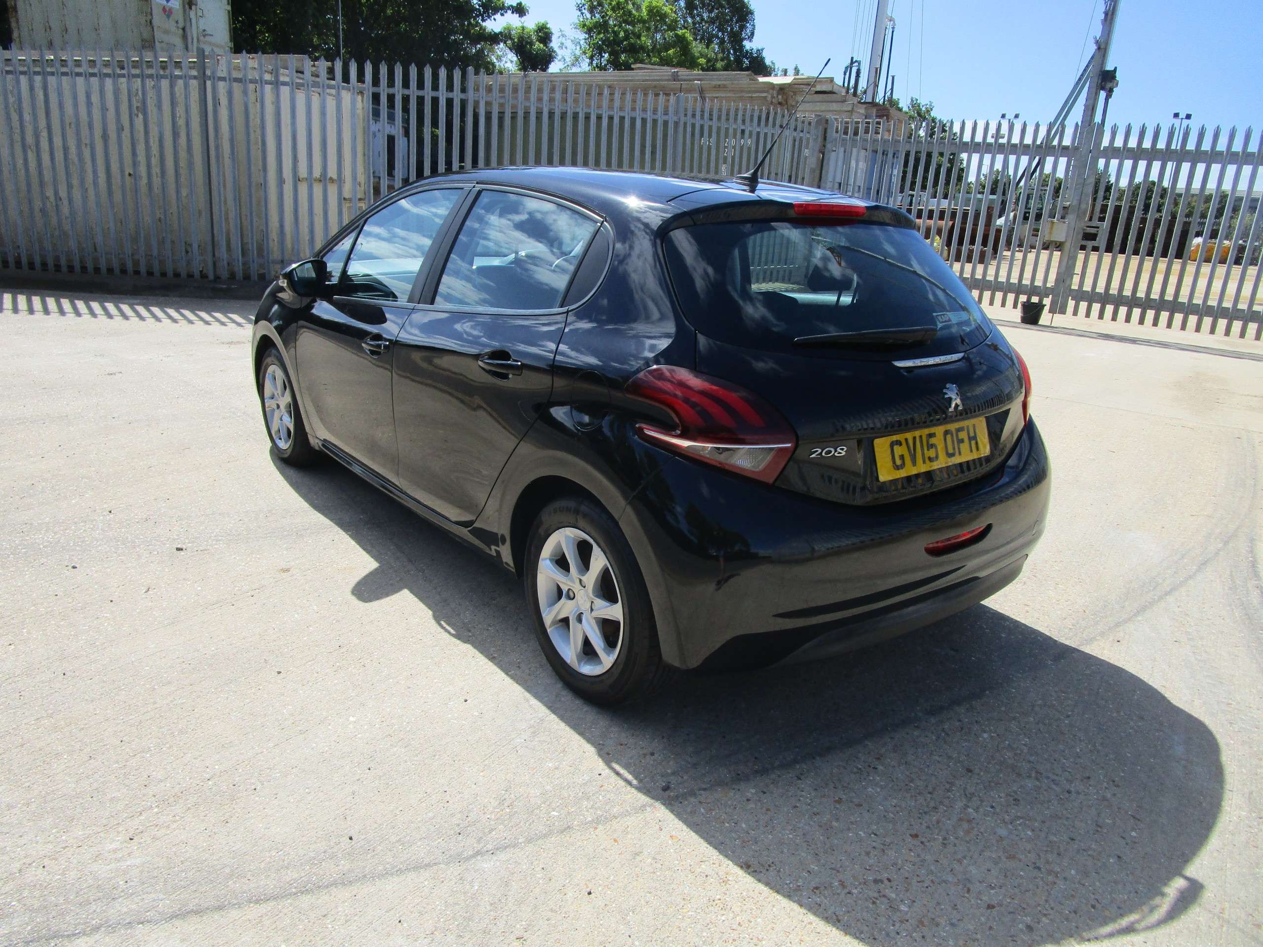 A 2015 PEUGEOT 208 1.2 PureTech Active Hatchback 5dr Petrol Manual Euro 6 (82 ps) A 2015 PEUGEOT 208 1.2 PureTech Active Hatchback 5dr Petrol Manual Euro 6 (82 ps)