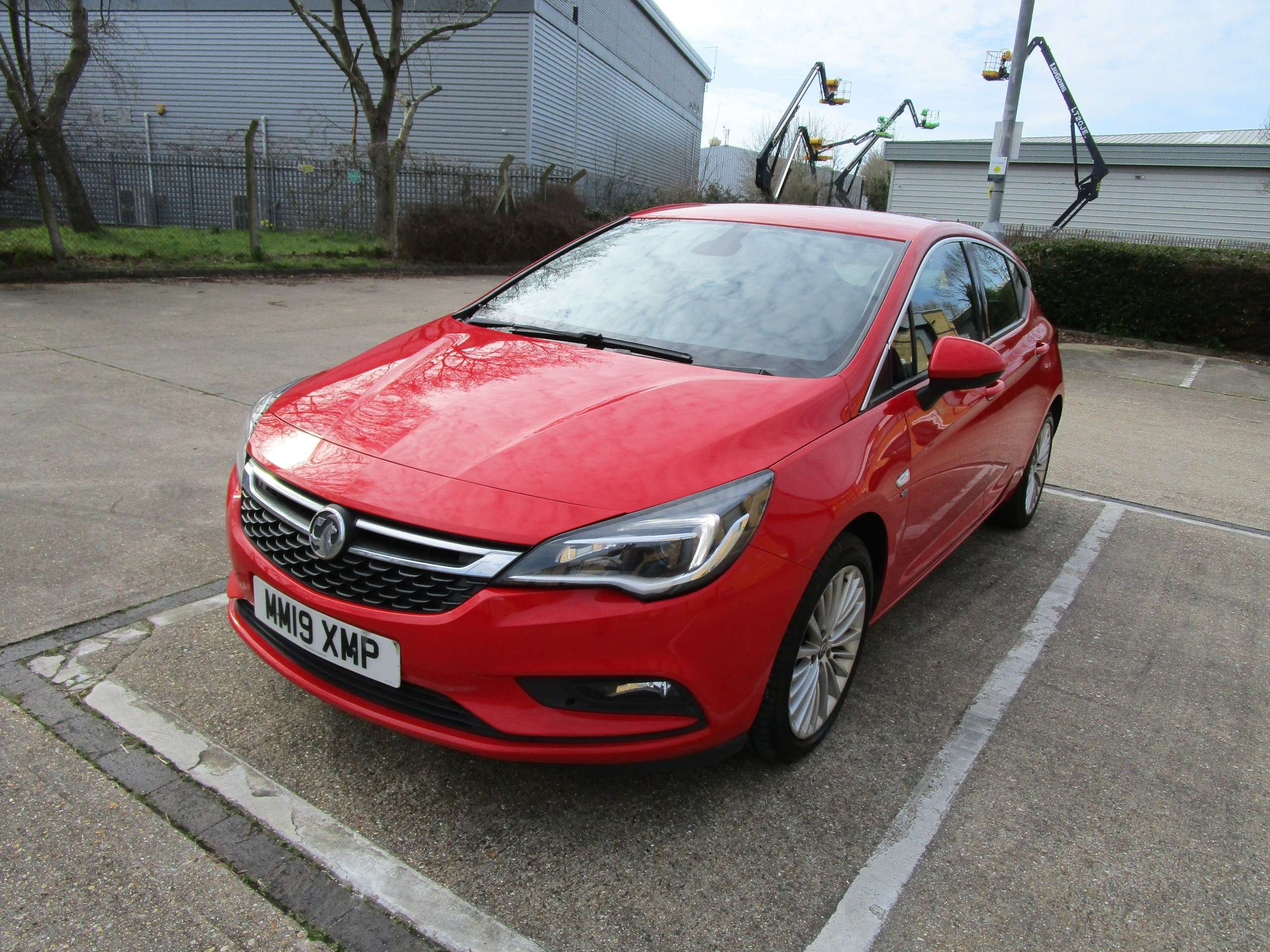 A 2019 VAUXHALL ASTRA 1.0i Turbo ecoTEC Elite Nav Hatchback 5dr Petrol Manual Euro 6 (s/s) (105 ps) A 2019 VAUXHALL ASTRA 1.0i Turbo ecoTEC Elite Nav Hatchback 5dr Petrol Manual Euro 6 (s/s) (105 ps)