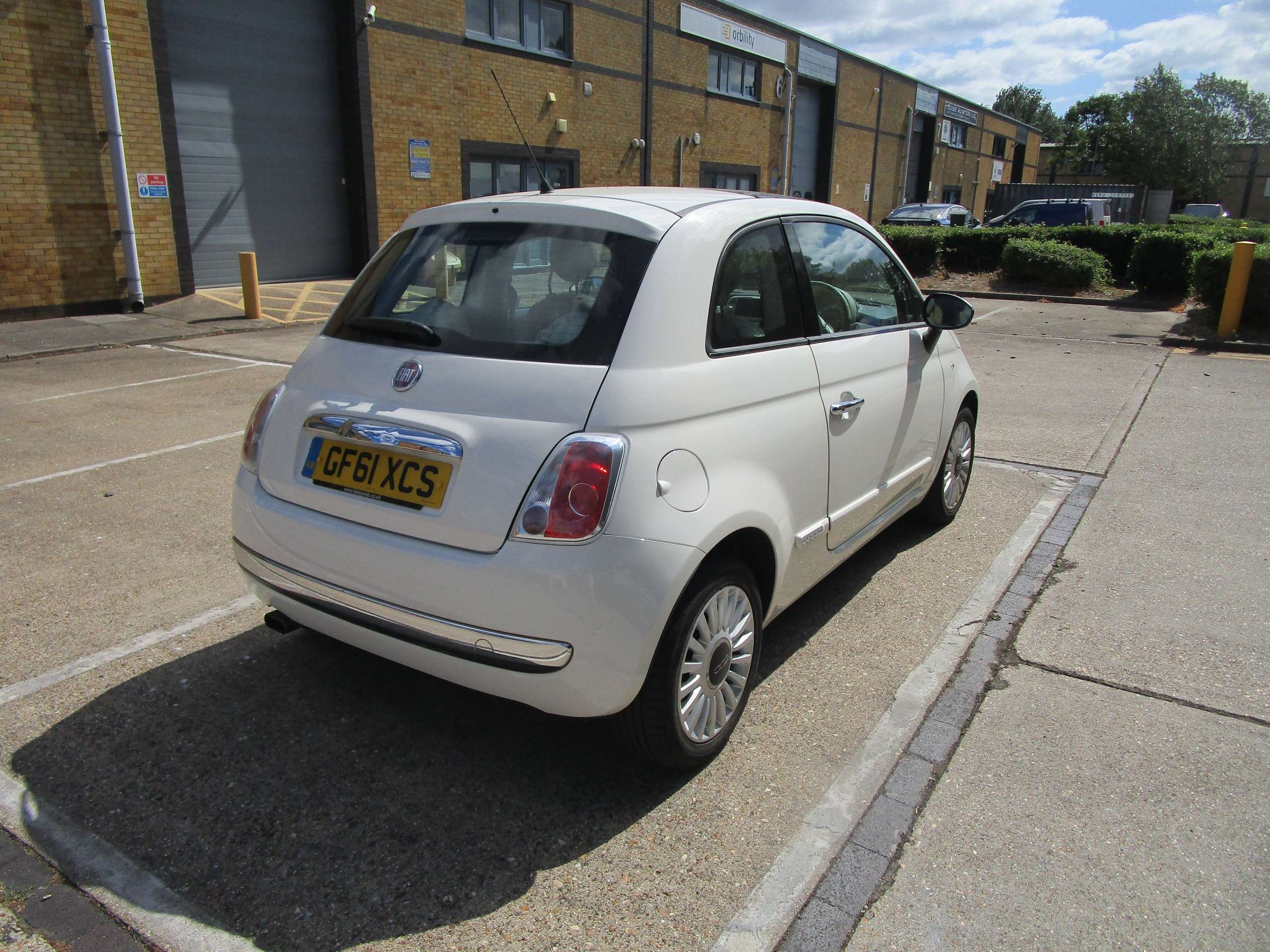A 2011 FIAT 500 1.2 Lounge Hatchback 3dr Petrol Manual Euro 5 (s/s) (69 bhp) A 2011 FIAT 500 1.2 Lounge Hatchback 3dr Petrol Manual Euro 5 (s/s) (69 bhp)