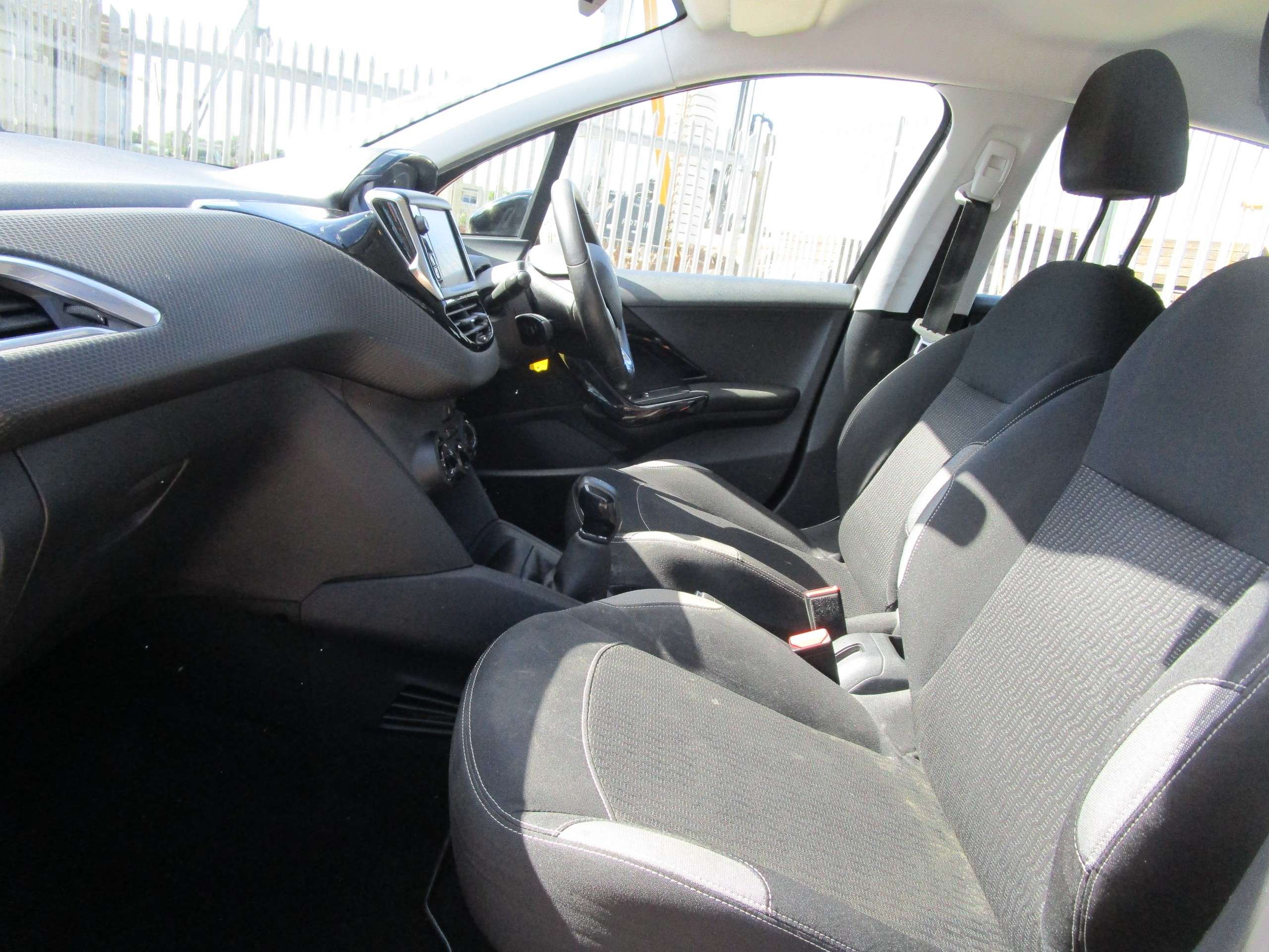 2015 PEUGEOT 208 2015 PEUGEOT 208