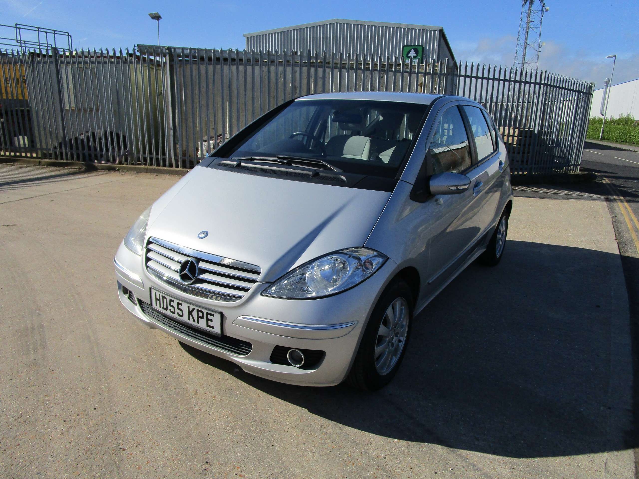 A 2005 MERCEDES-BENZ A CLASS 2.0 A180 CDI Elegance SE Hatchback 5dr Diesel CVT (142 g/km, 109 bhp) A 2005 MERCEDES-BENZ A CLASS 2.0 A180 CDI Elegance SE Hatchback 5dr Diesel CVT (142 g/km, 109 bhp)