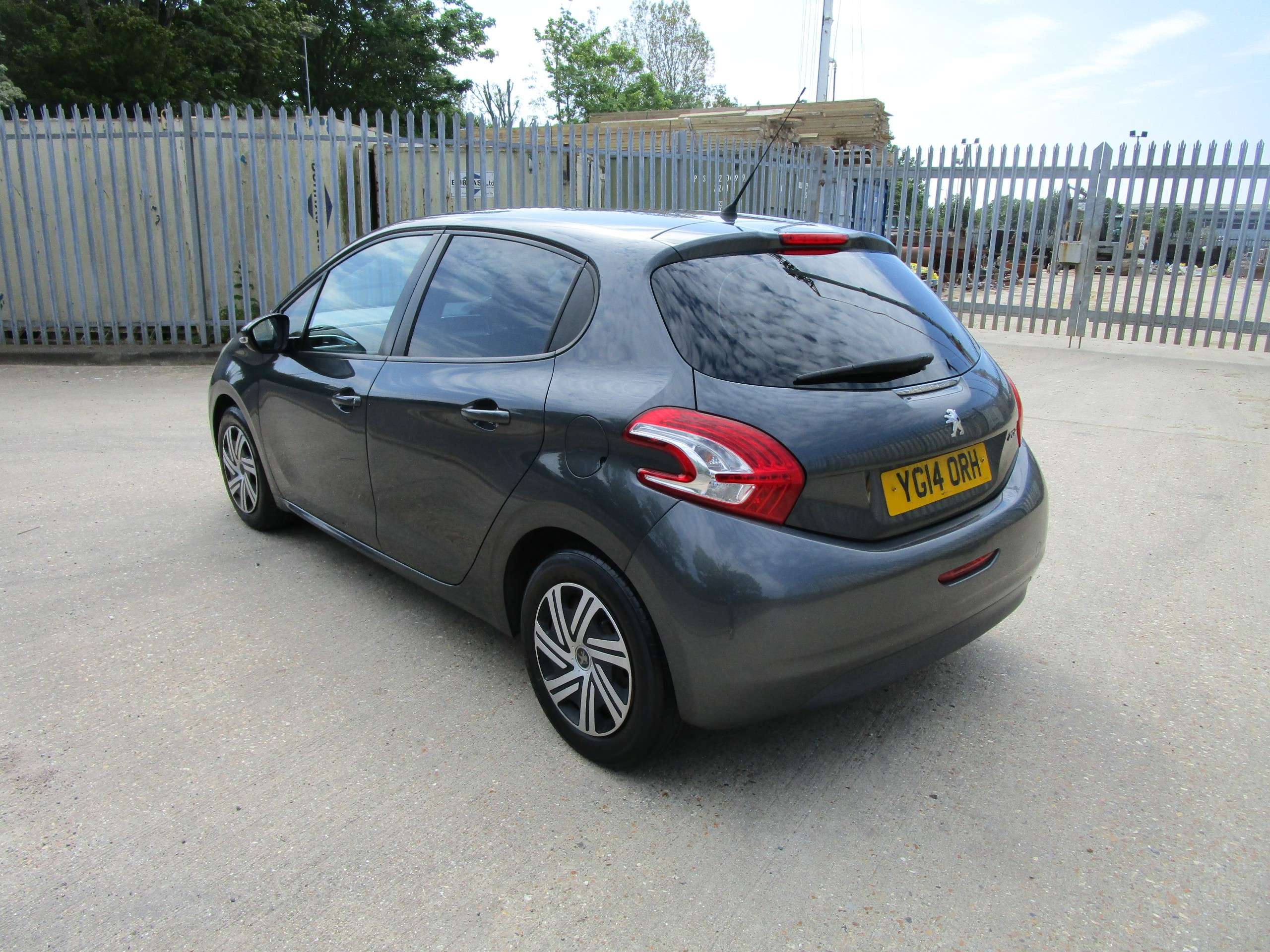 A 2014 PEUGEOT 208 1.2 VTi Access+ Hatchback 5dr Petrol Manual Euro 5 (82 ps) A 2014 PEUGEOT 208 1.2 VTi Access+ Hatchback 5dr Petrol Manual Euro 5 (82 ps)