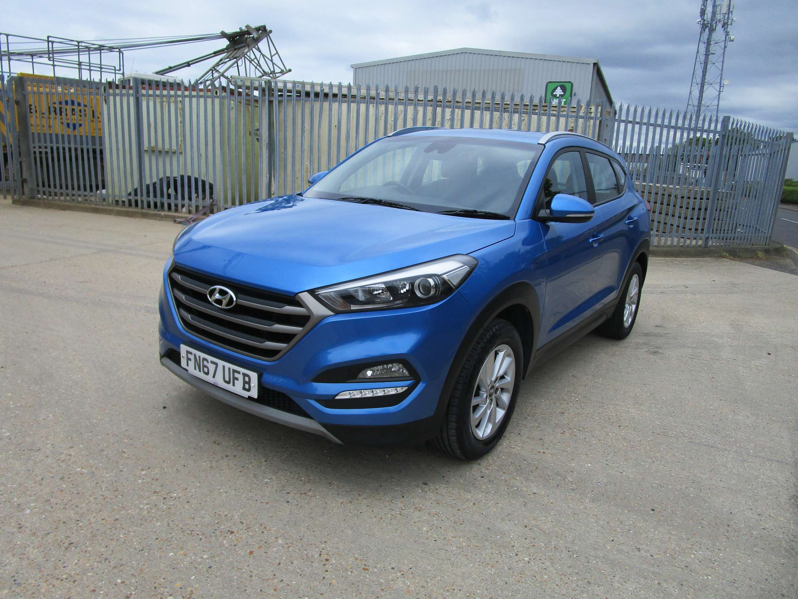 A 2017 HYUNDAI TUCSON 1.7 CRDi Blue Drive SE Nav SUV 5dr Diesel Manual Euro 6 (s/s) (116 ps) A 2017 HYUNDAI TUCSON 1.7 CRDi Blue Drive SE Nav SUV 5dr Diesel Manual Euro 6 (s/s) (116 ps)