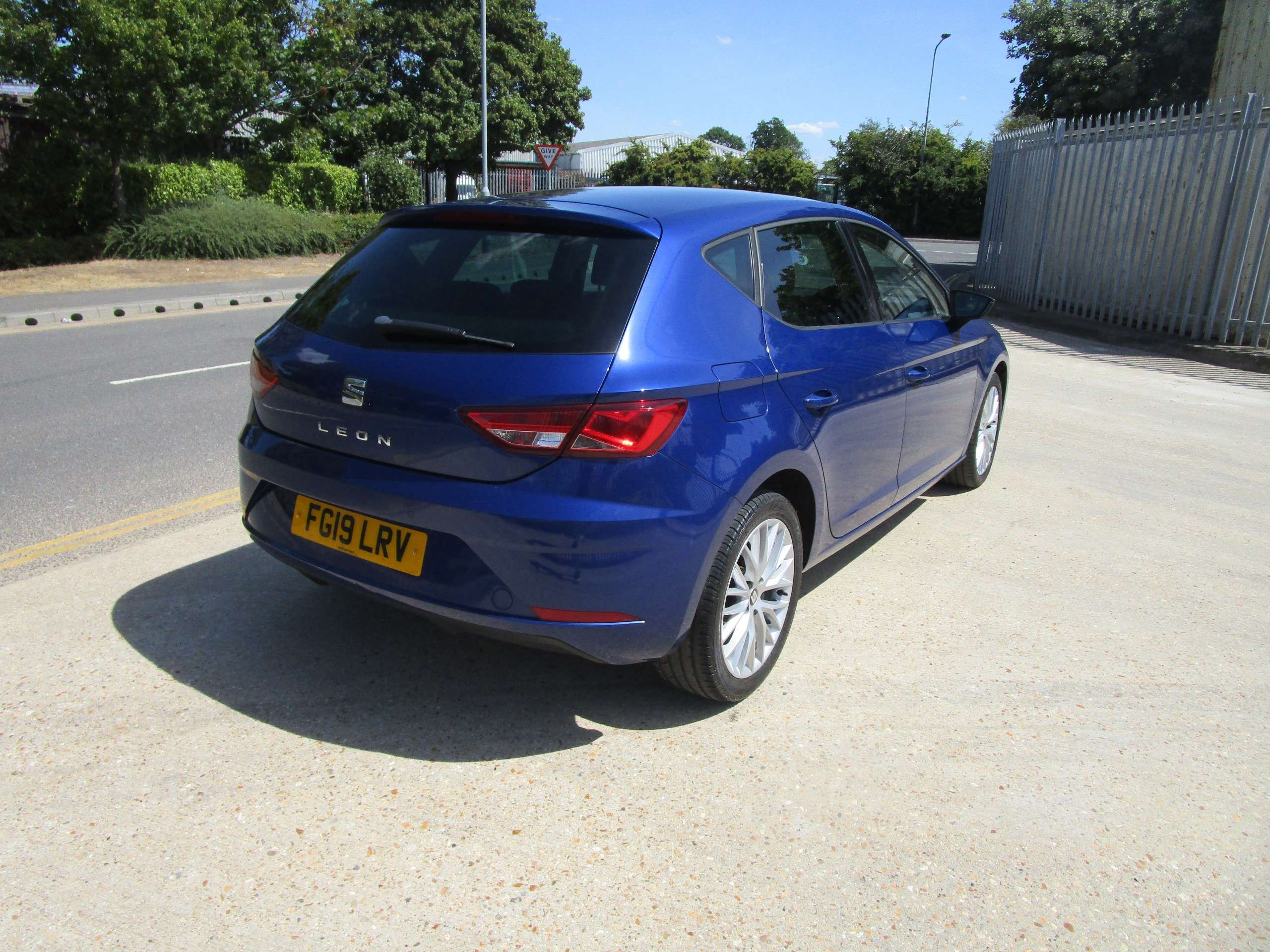 A 2019 SEAT LEON 1.6 TDI SE Dynamic Hatchback 5dr Diesel Manual Euro 6 (s/s) (115 ps) A 2019 SEAT LEON 1.6 TDI SE Dynamic Hatchback 5dr Diesel Manual Euro 6 (s/s) (115 ps)