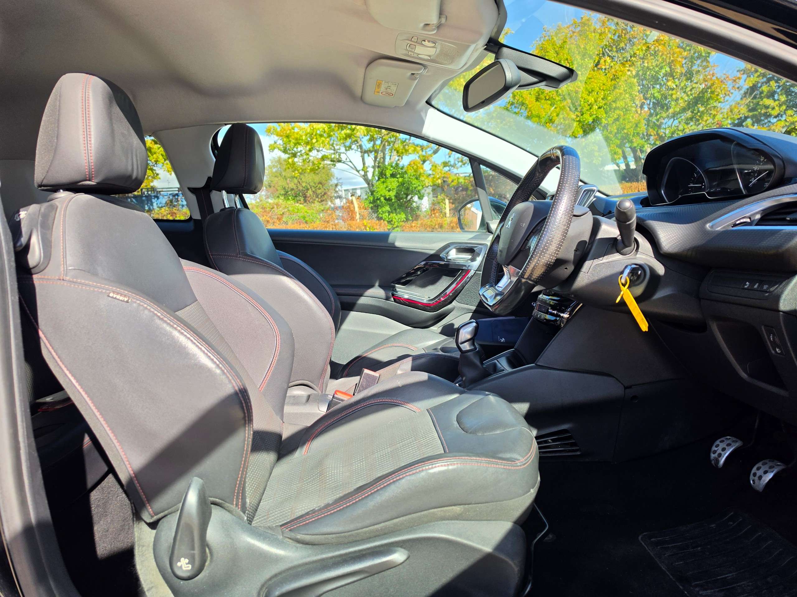 2015 PEUGEOT 208 2015 PEUGEOT 208