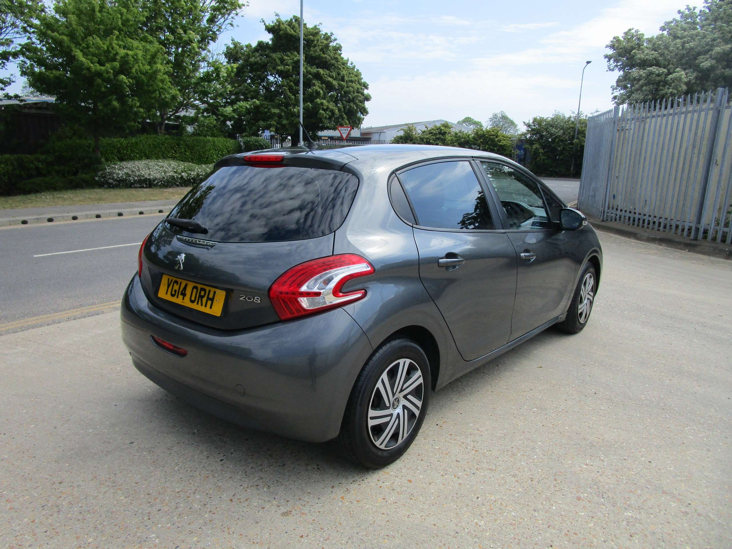 A 2014 PEUGEOT 208 1.2 VTi Access+ Hatchback 5dr Petrol Manual Euro 5 (82 ps) A 2014 PEUGEOT 208 1.2 VTi Access+ Hatchback 5dr Petrol Manual Euro 5 (82 ps)
