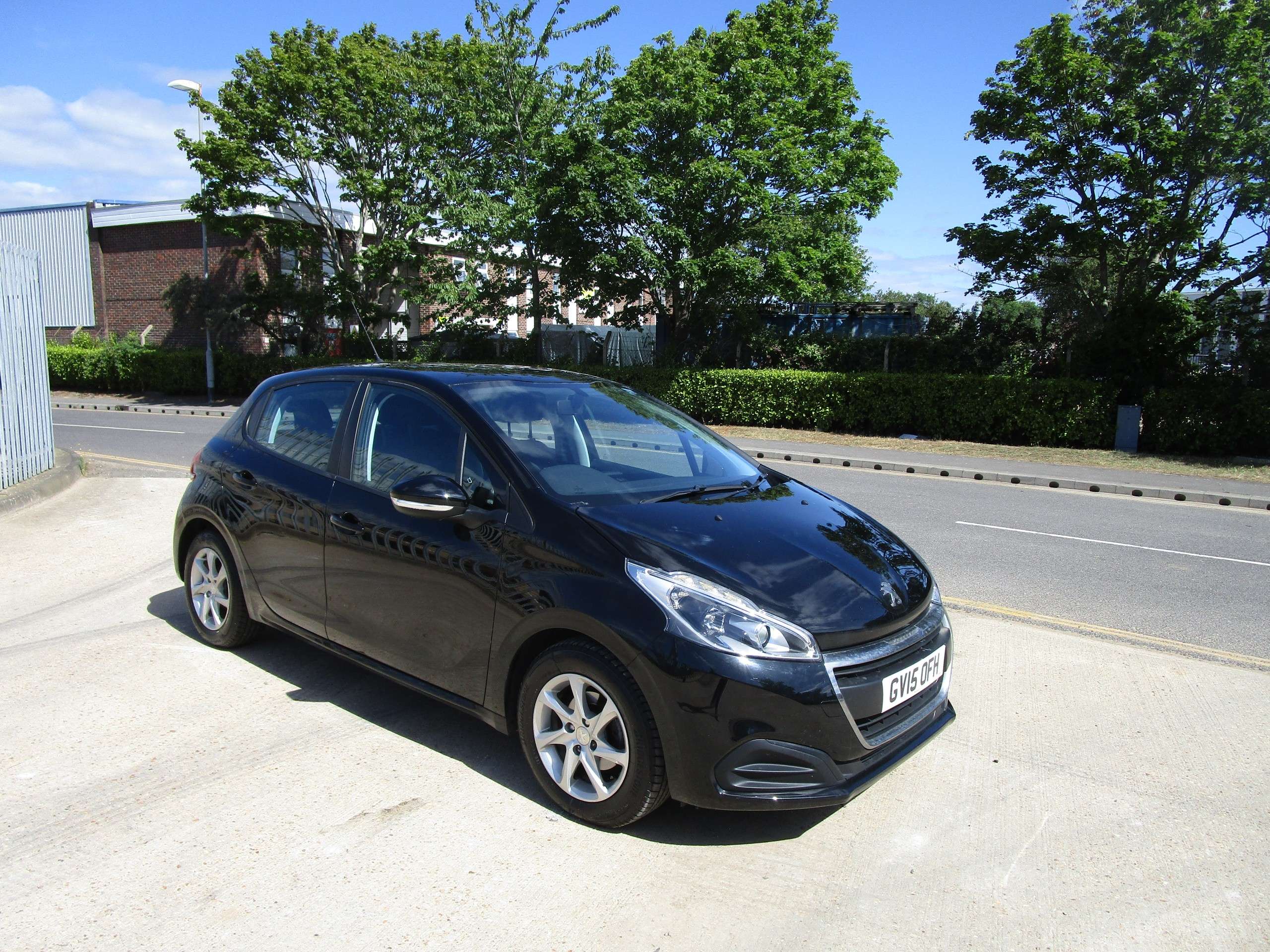 A 2015 PEUGEOT 208 1.2 PureTech Active Hatchback 5dr Petrol Manual Euro 6 (82 ps) A 2015 PEUGEOT 208 1.2 PureTech Active Hatchback 5dr Petrol Manual Euro 6 (82 ps)
