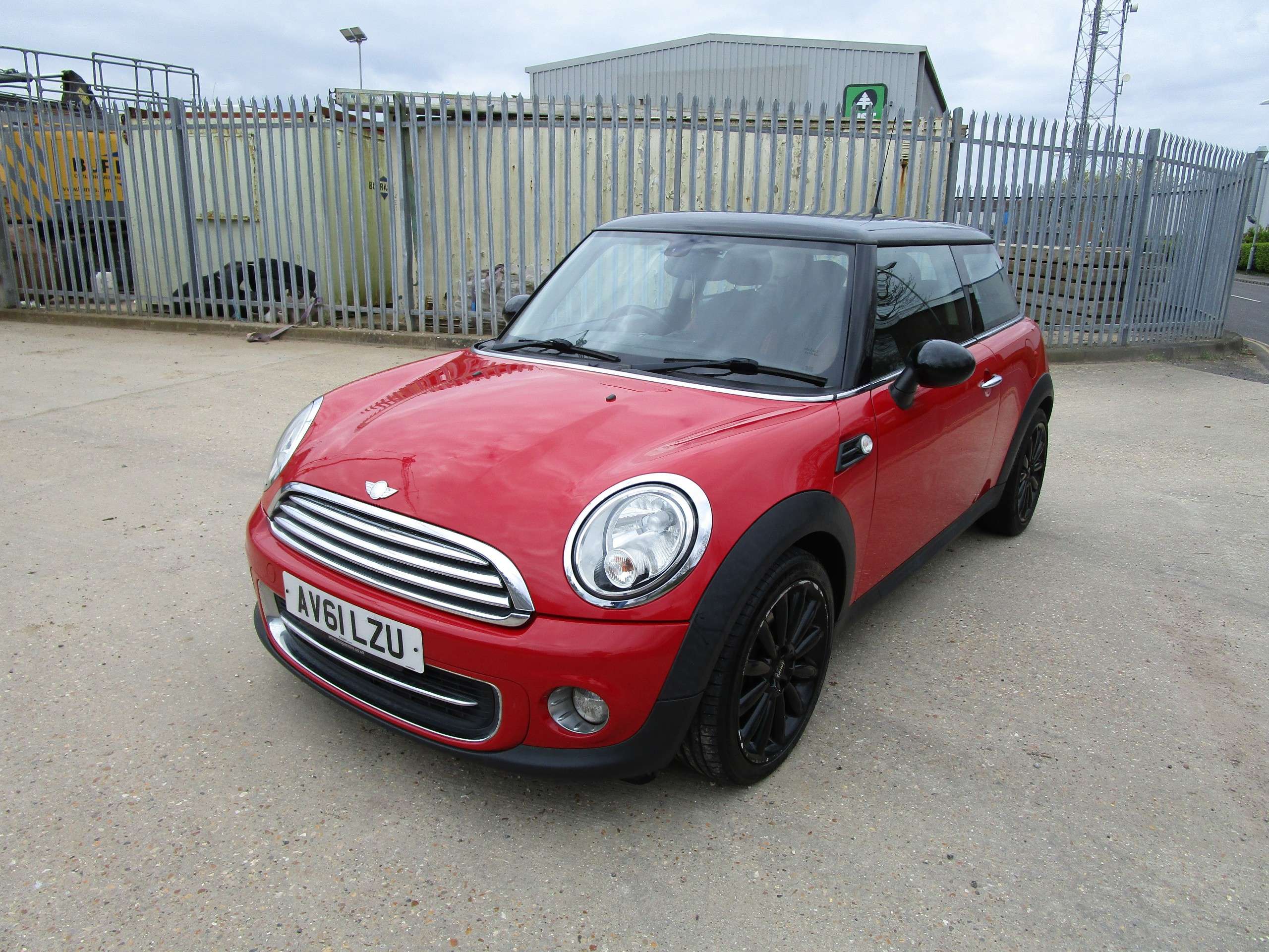 A 2011 MINI HATCH 1.6 Cooper Hatchback 3dr Petrol Manual Euro 5 (s/s) (122 ps) A 2011 MINI HATCH 1.6 Cooper Hatchback 3dr Petrol Manual Euro 5 (s/s) (122 ps)