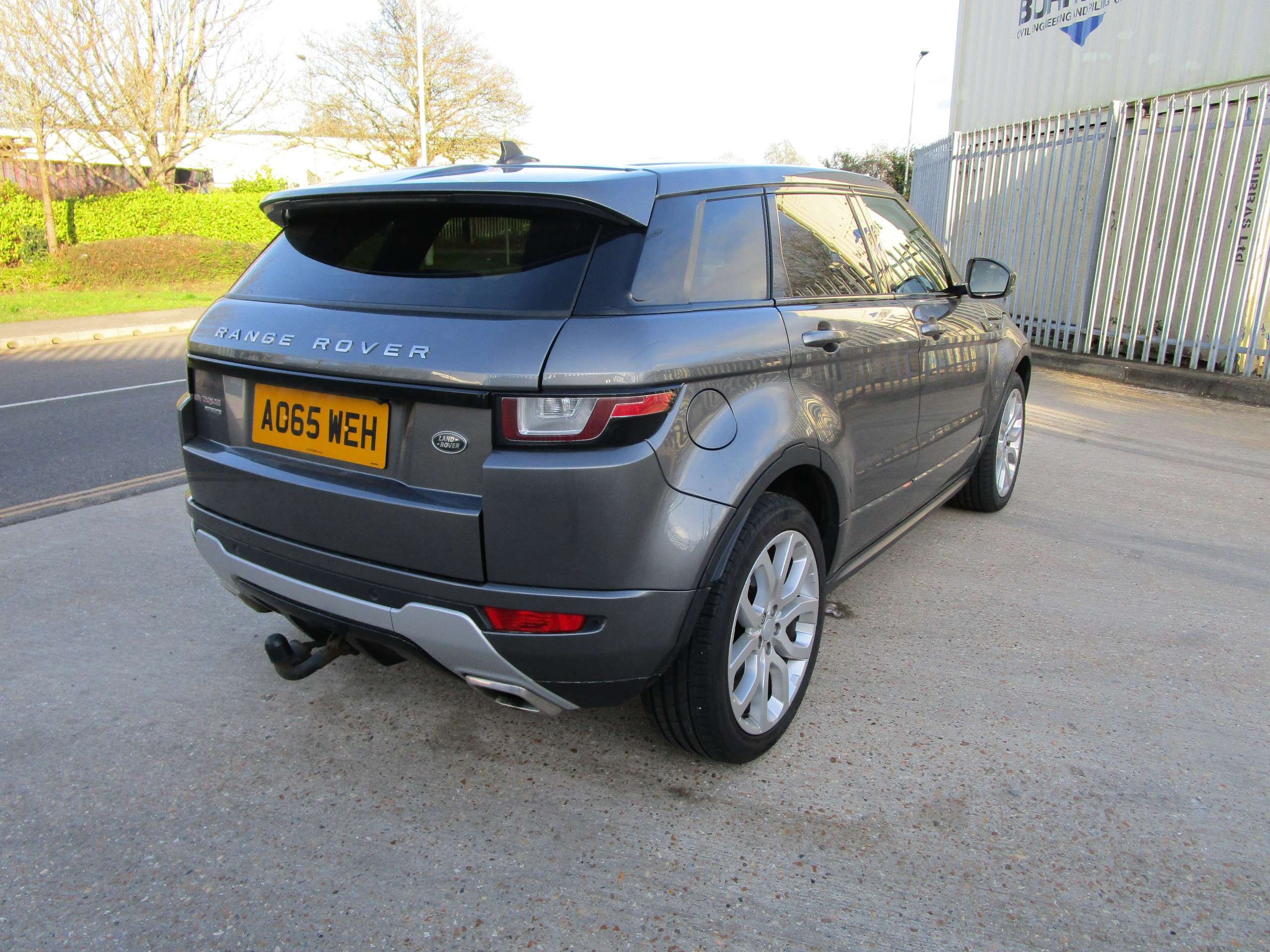 A 2015 LAND ROVER RANGE ROVER EVOQUE 2.0 TD4 HSE Dynamic SUV 5dr Diesel Manual 4WD Euro 6 (s/s) (180 ps) A 2015 LAND ROVER RANGE ROVER EVOQUE 2.0 TD4 HSE Dynamic SUV 5dr Diesel Manual 4WD Euro 6 (s/s) (180 ps)